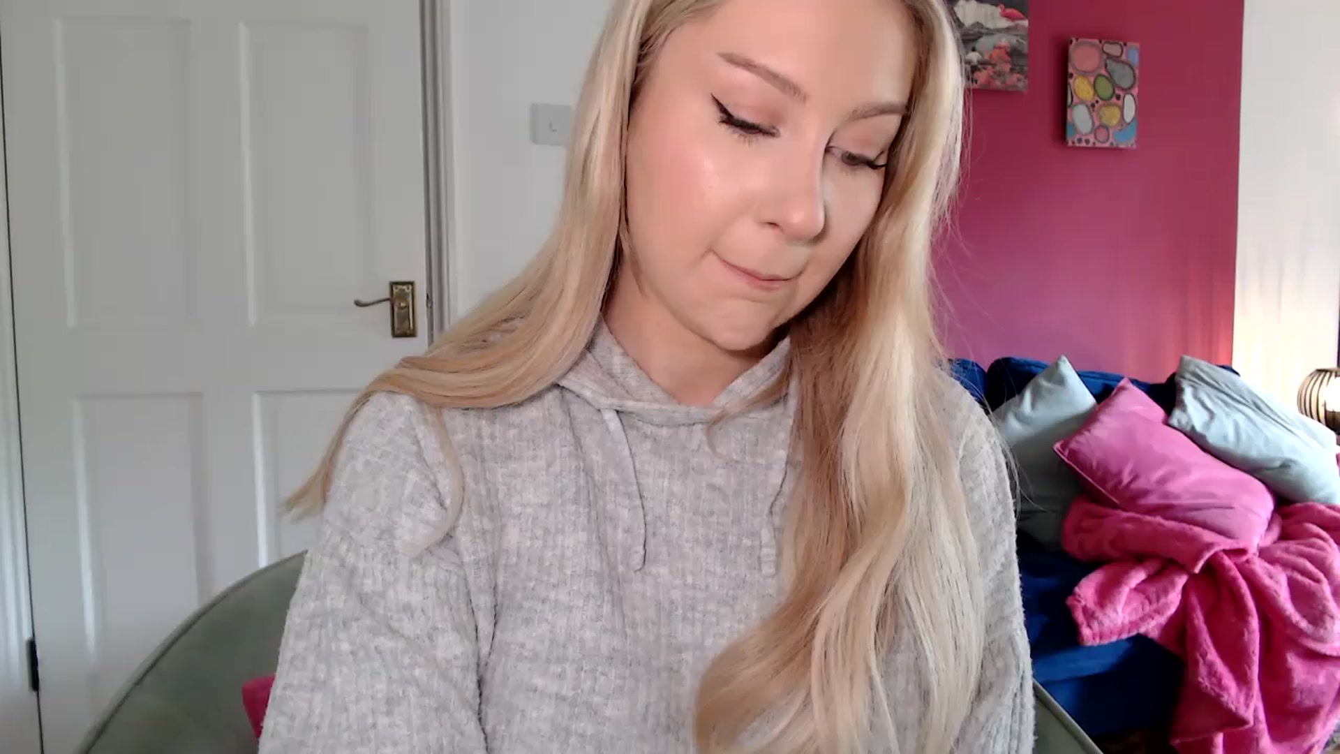 Gallery image thumbnail from PetiteAvax's myfreecams stream on, 06/04/2024, 14:35 image 7 of 20
