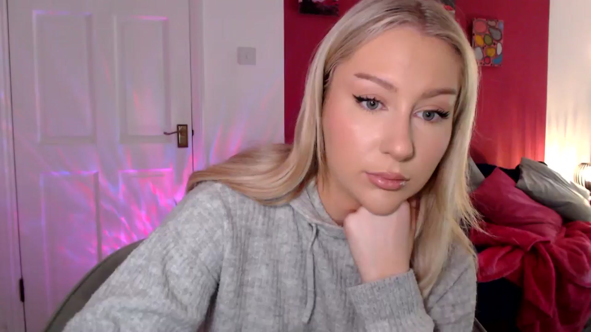 Gallery image thumbnail from PetiteAvax's myfreecams stream on, 06/04/2024, 14:35 image 14 of 20