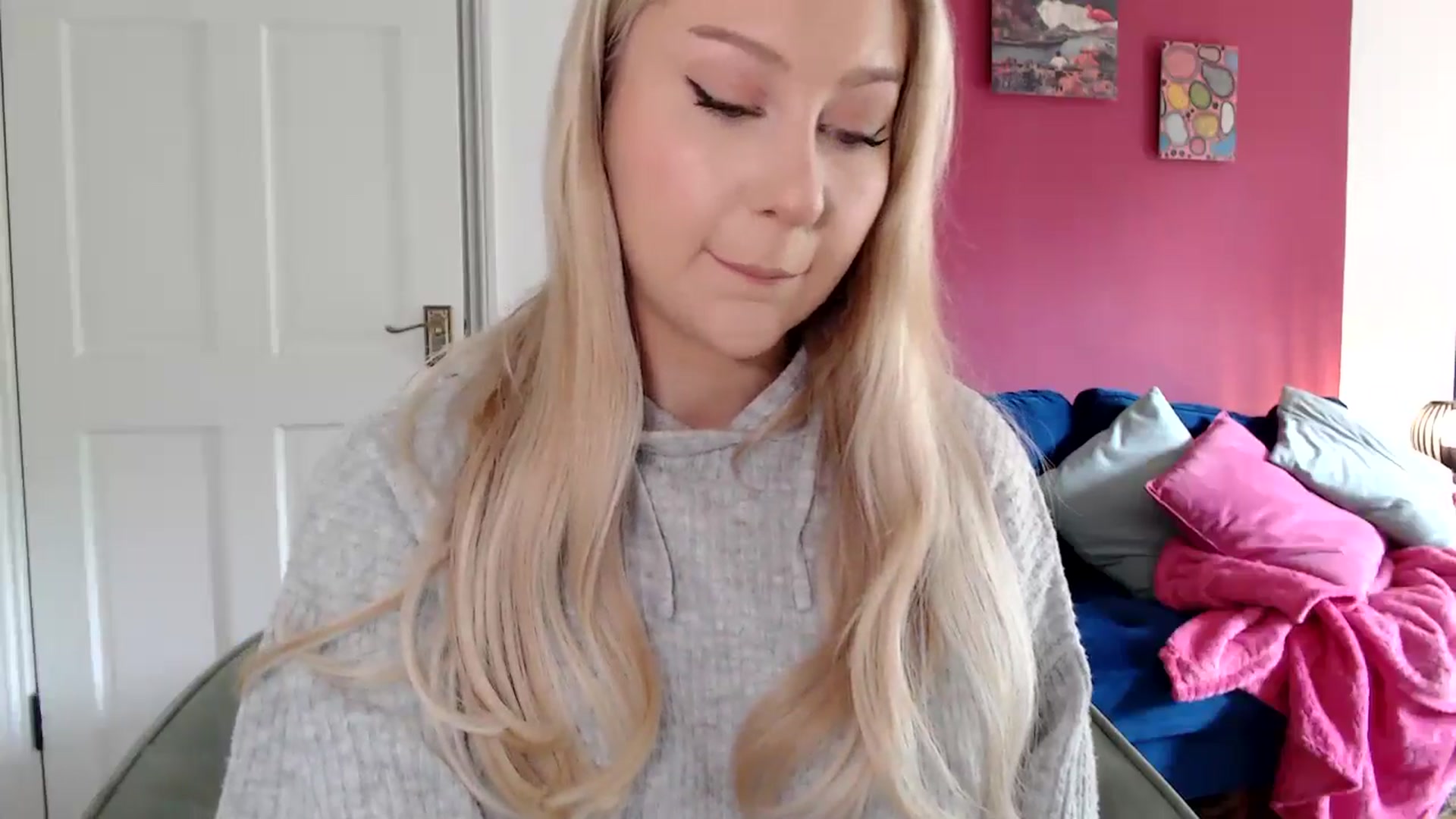 Gallery image thumbnail from PetiteAvax's myfreecams stream on, 06/04/2024, 14:35 image 6 of 20