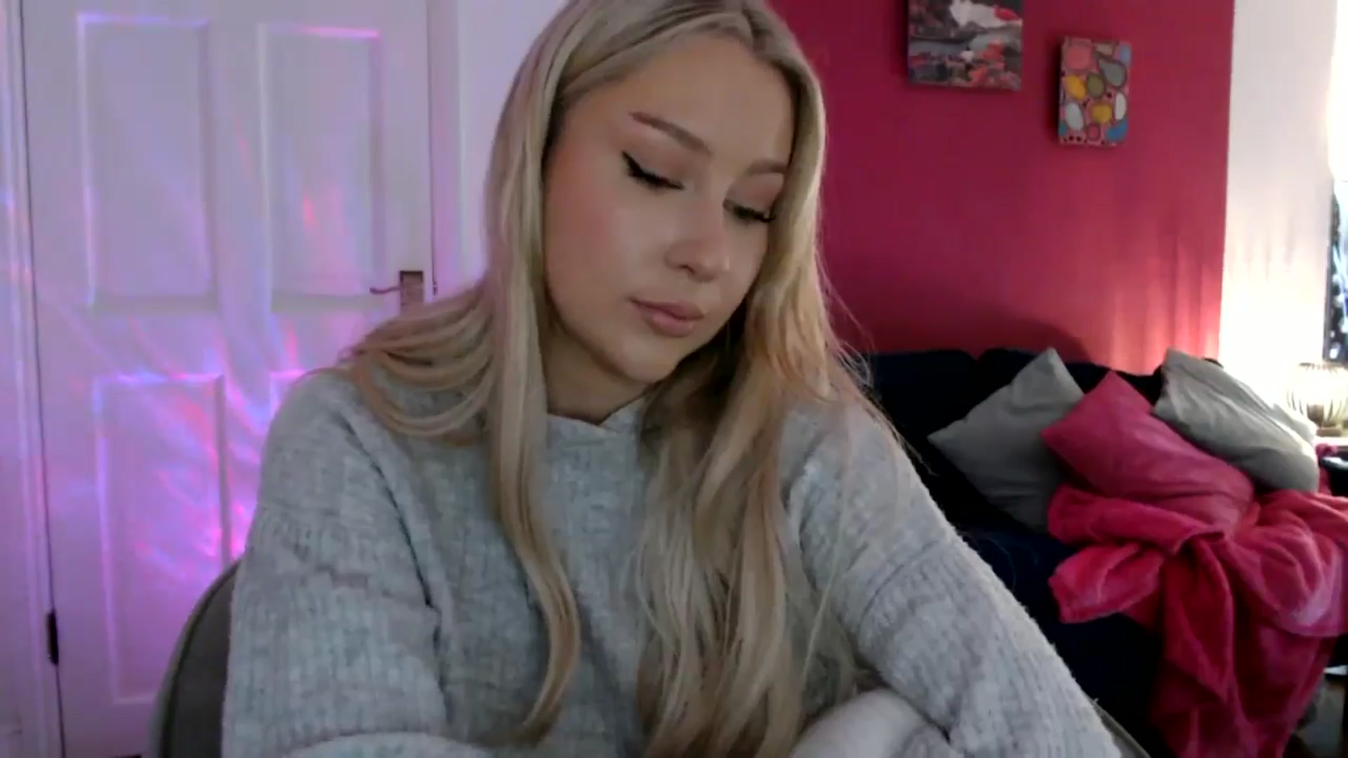 Gallery image thumbnail from PetiteAvax's myfreecams stream on, 06/04/2024, 15:08 image 19 of 20