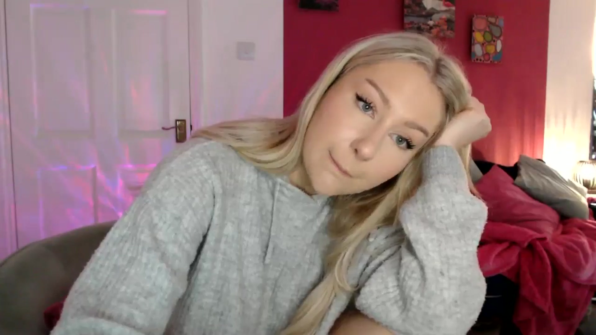 Gallery image thumbnail from PetiteAvax's myfreecams stream on, 06/04/2024, 15:08 image 15 of 20