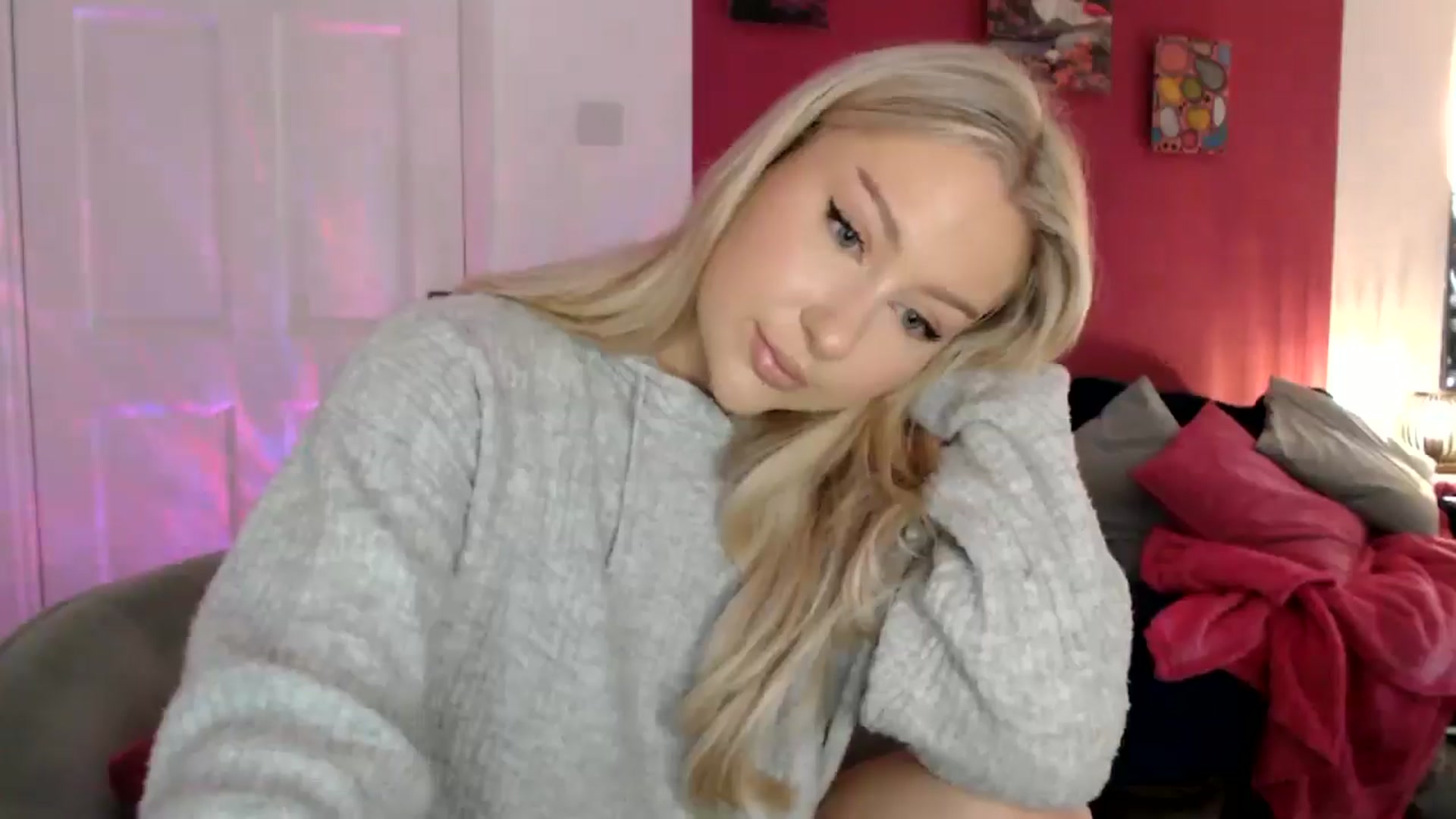 Gallery image thumbnail from PetiteAvax's myfreecams stream on, 06/04/2024, 15:08 image 14 of 20