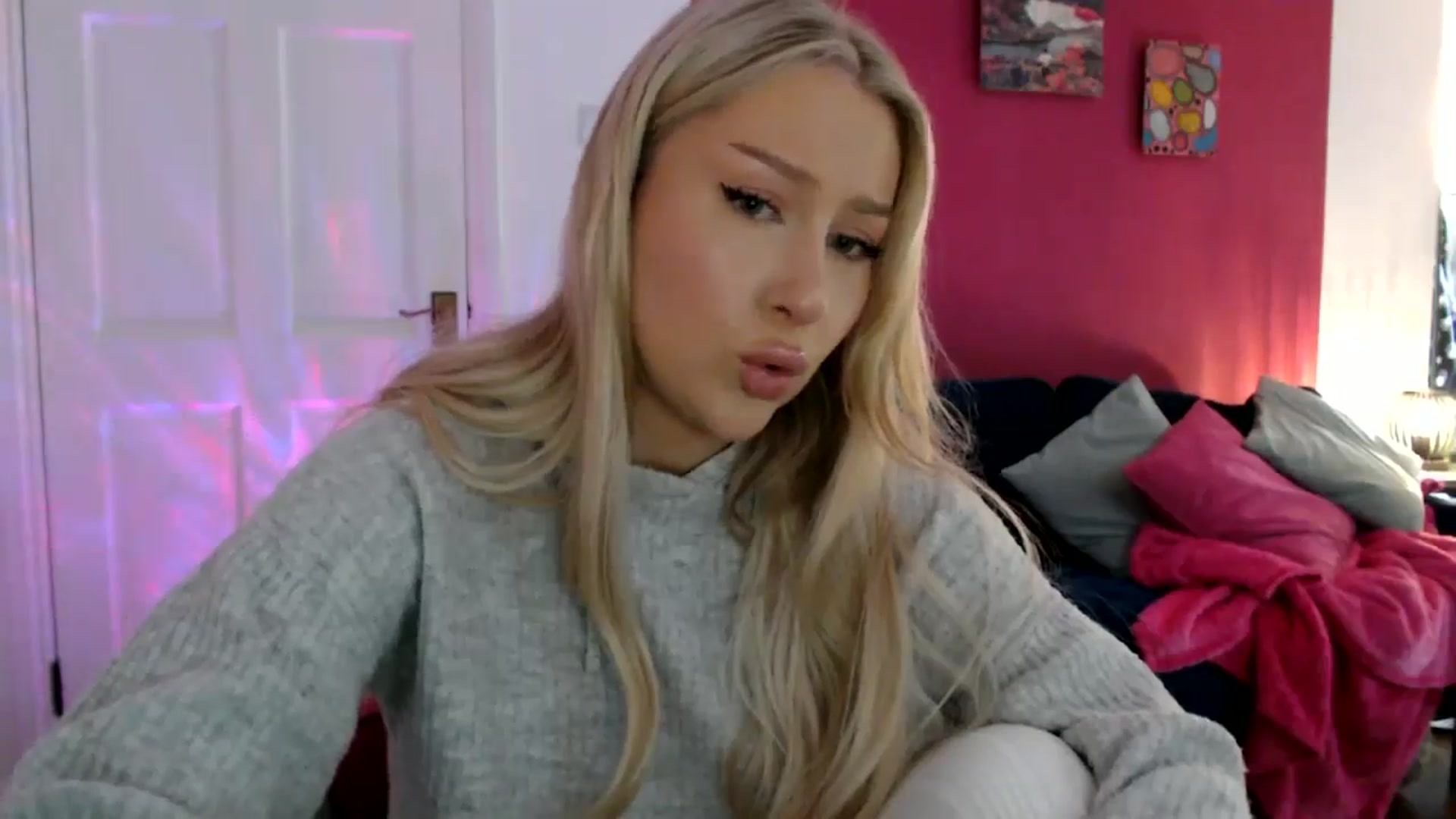 Gallery image thumbnail from PetiteAvax's myfreecams stream on, 06/04/2024, 15:08 image 20 of 20