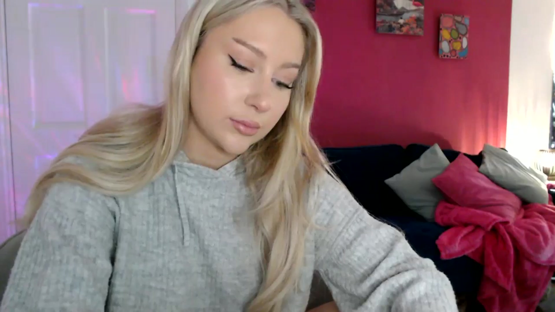Gallery image thumbnail from PetiteAvax's myfreecams stream on, 06/04/2024, 15:08 image 17 of 20
