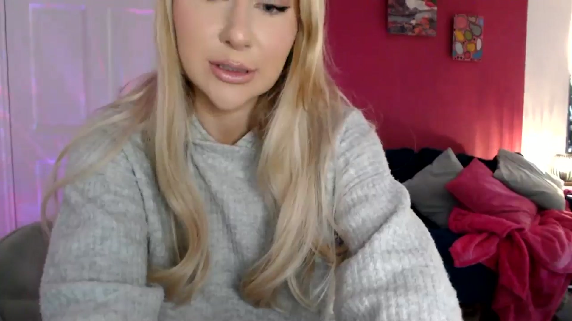 Gallery image thumbnail from PetiteAvax's myfreecams stream on, 06/04/2024, 15:08 image 18 of 20