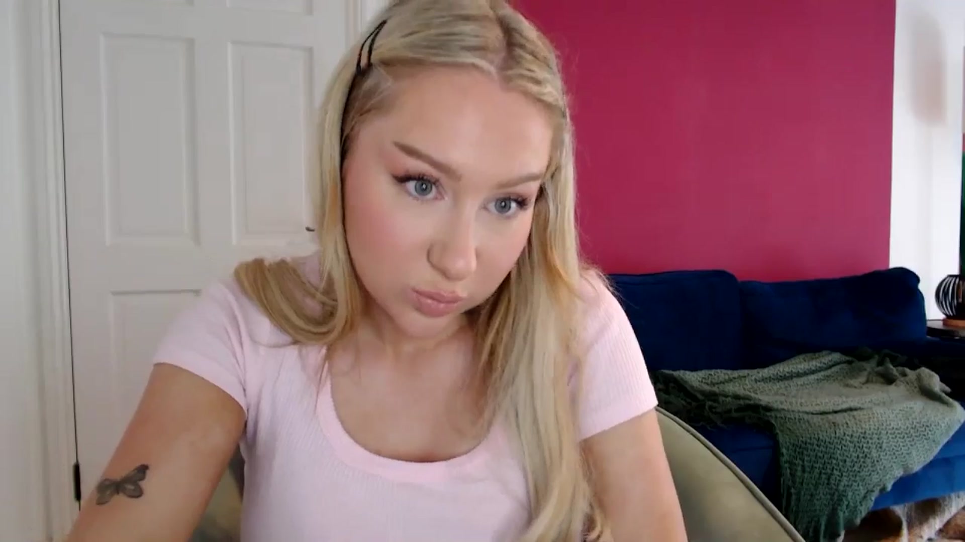 Gallery image thumbnail from PetiteAvax's myfreecams stream on, 06/07/2024, 16:35 image 11 of 20