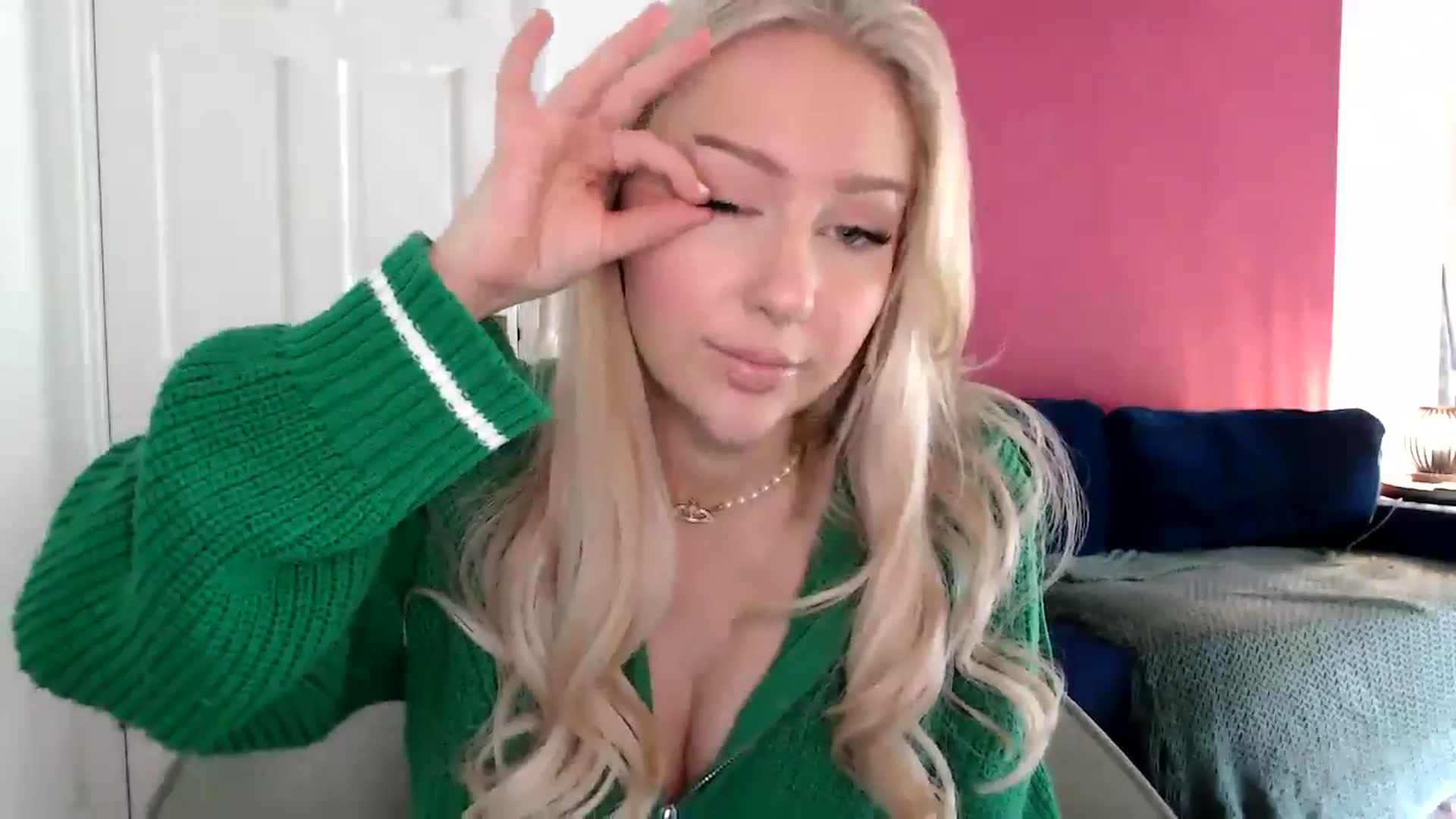 Gallery image thumbnail from PetiteAvax's myfreecams stream on, 06/09/2024, 14:31 image 3 of 20