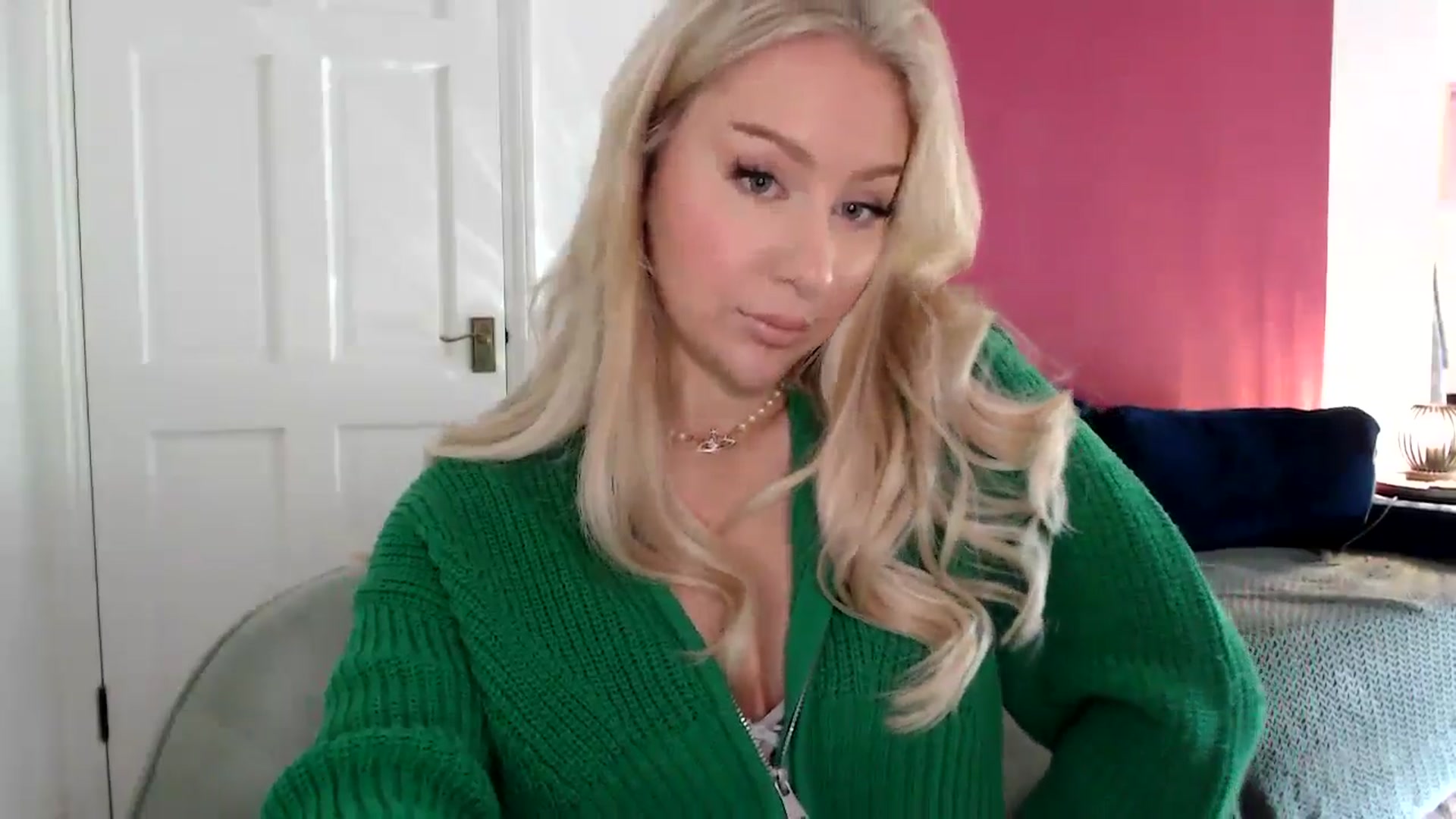 Gallery image thumbnail from PetiteAvax's myfreecams stream on, 06/09/2024, 14:31 image 2 of 20