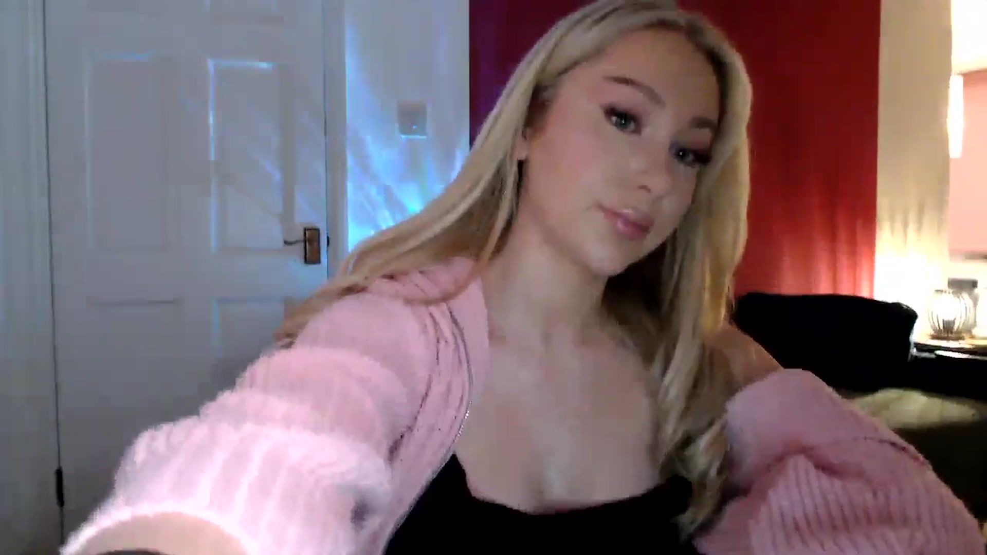 Gallery image thumbnail from PetiteAvax's myfreecams stream on, 06/10/2024, 20:32 image 15 of 20