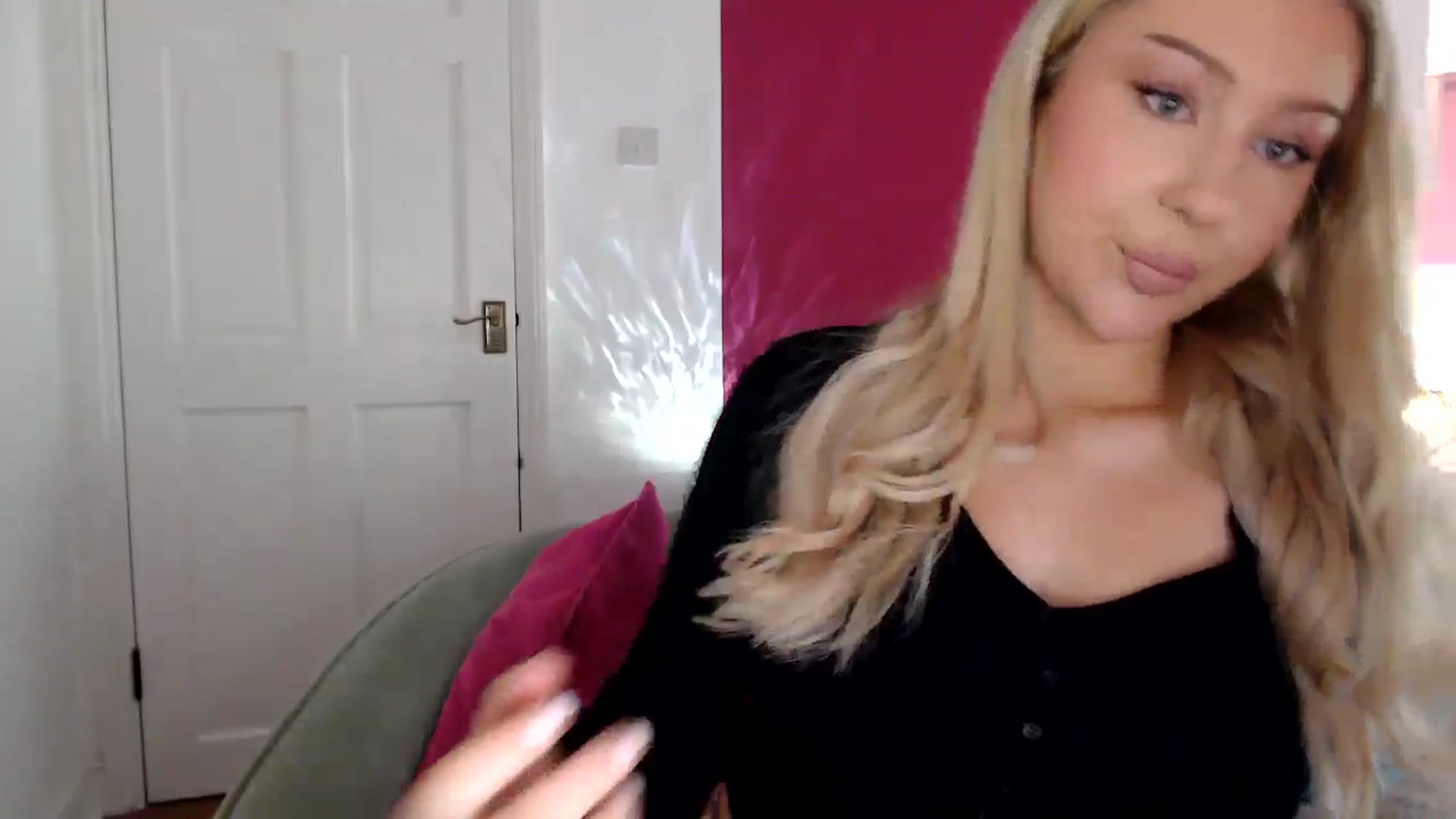 Gallery image thumbnail from PetiteAvax's myfreecams stream on, 06/12/2024, 12:35 image 19 of 20