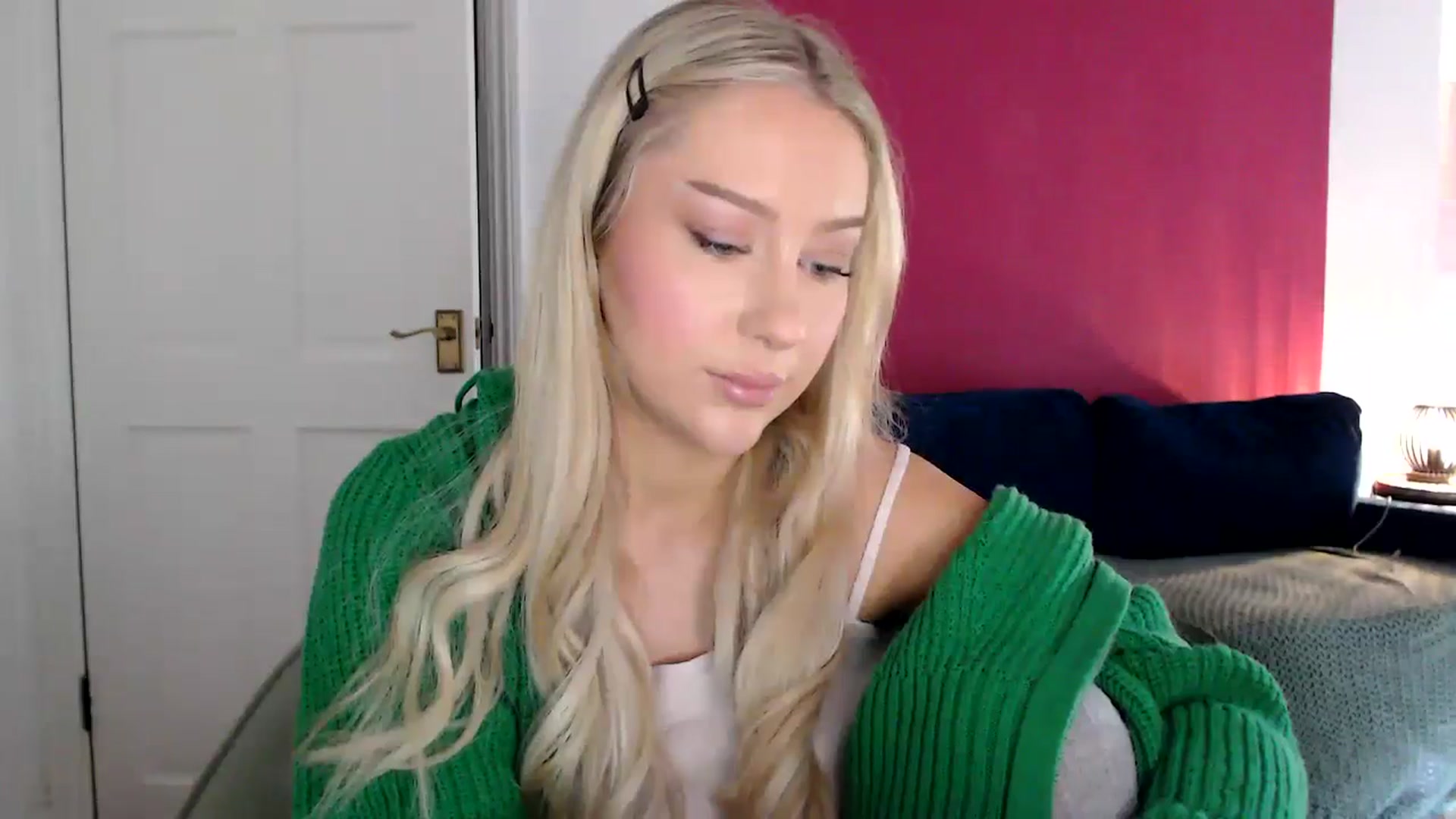 Gallery image thumbnail from PetiteAvax's myfreecams stream on, 06/12/2024, 13:27 image 5 of 20