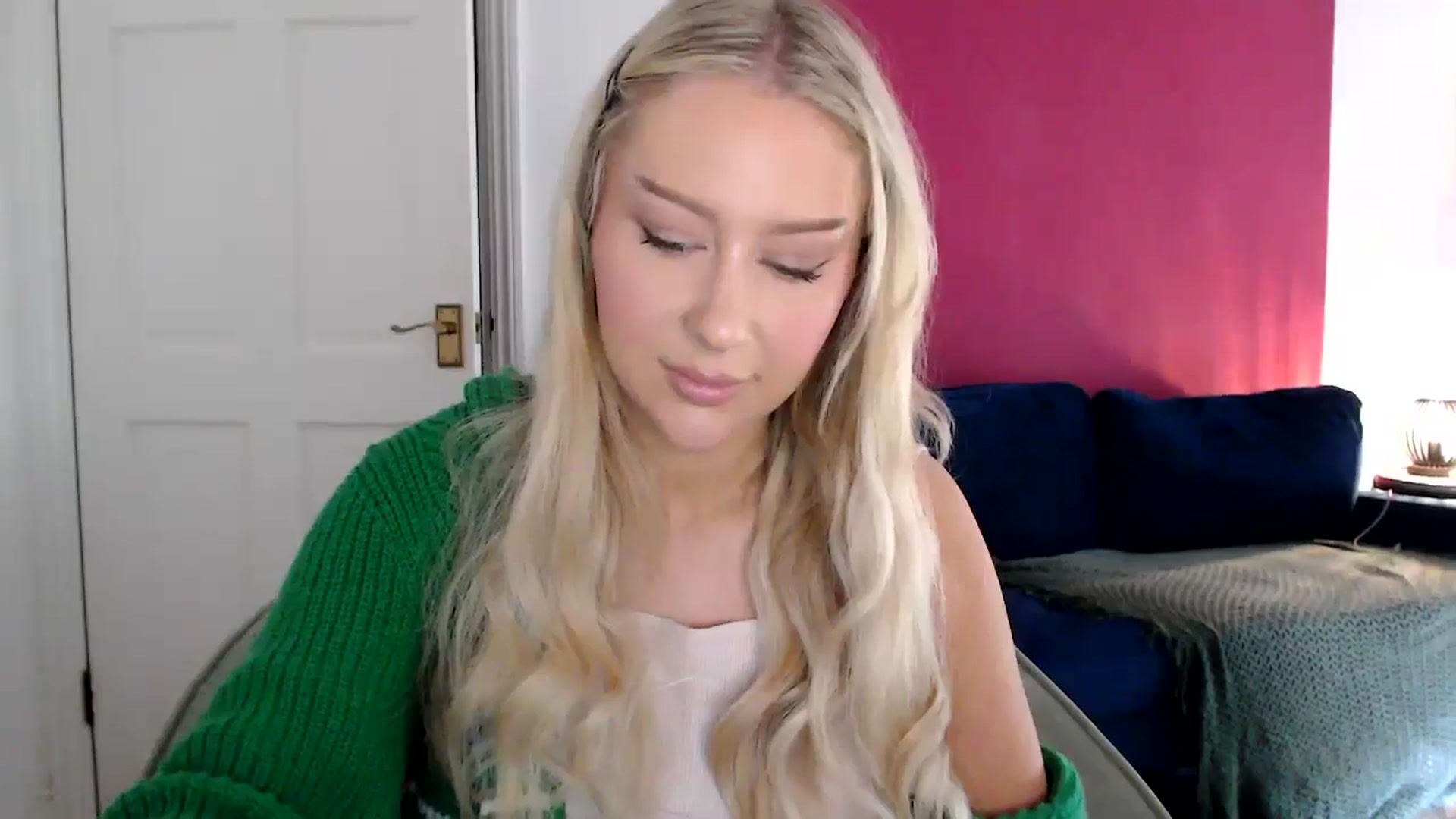 Gallery image thumbnail from PetiteAvax's myfreecams stream on, 06/12/2024, 13:27 image 16 of 20