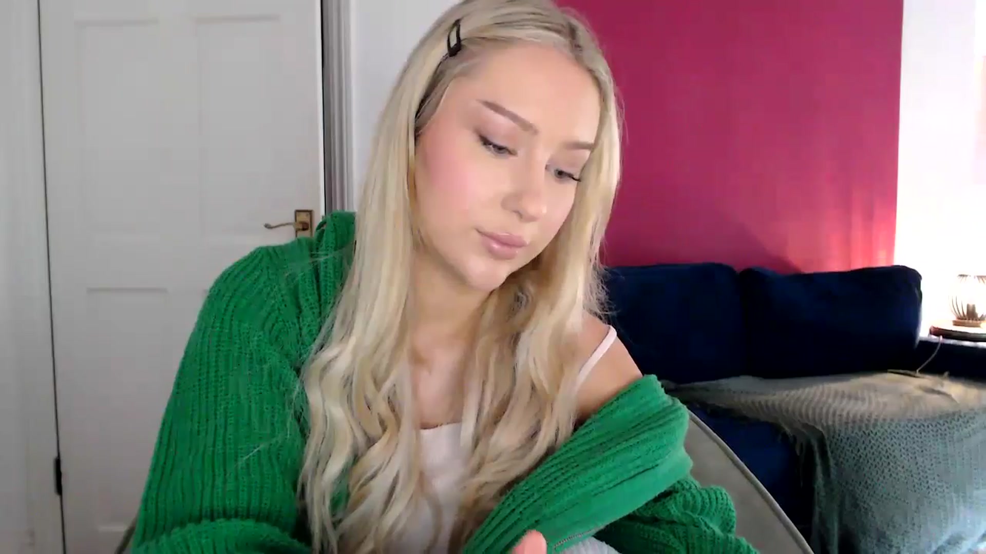 Gallery image thumbnail from PetiteAvax's myfreecams stream on, 06/12/2024, 13:27 image 9 of 20