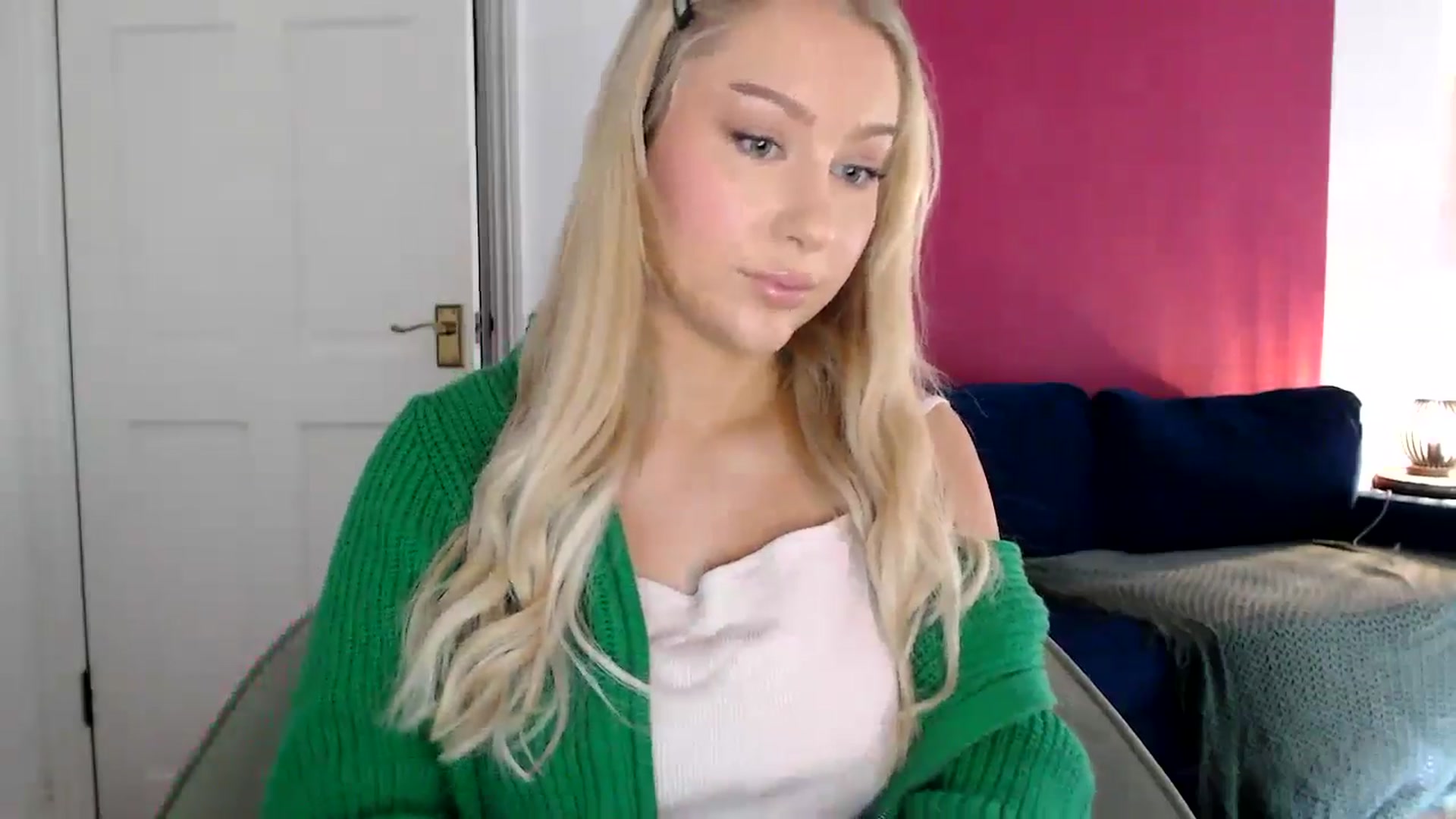 Gallery image thumbnail from PetiteAvax's myfreecams stream on, 06/12/2024, 13:27 image 11 of 20