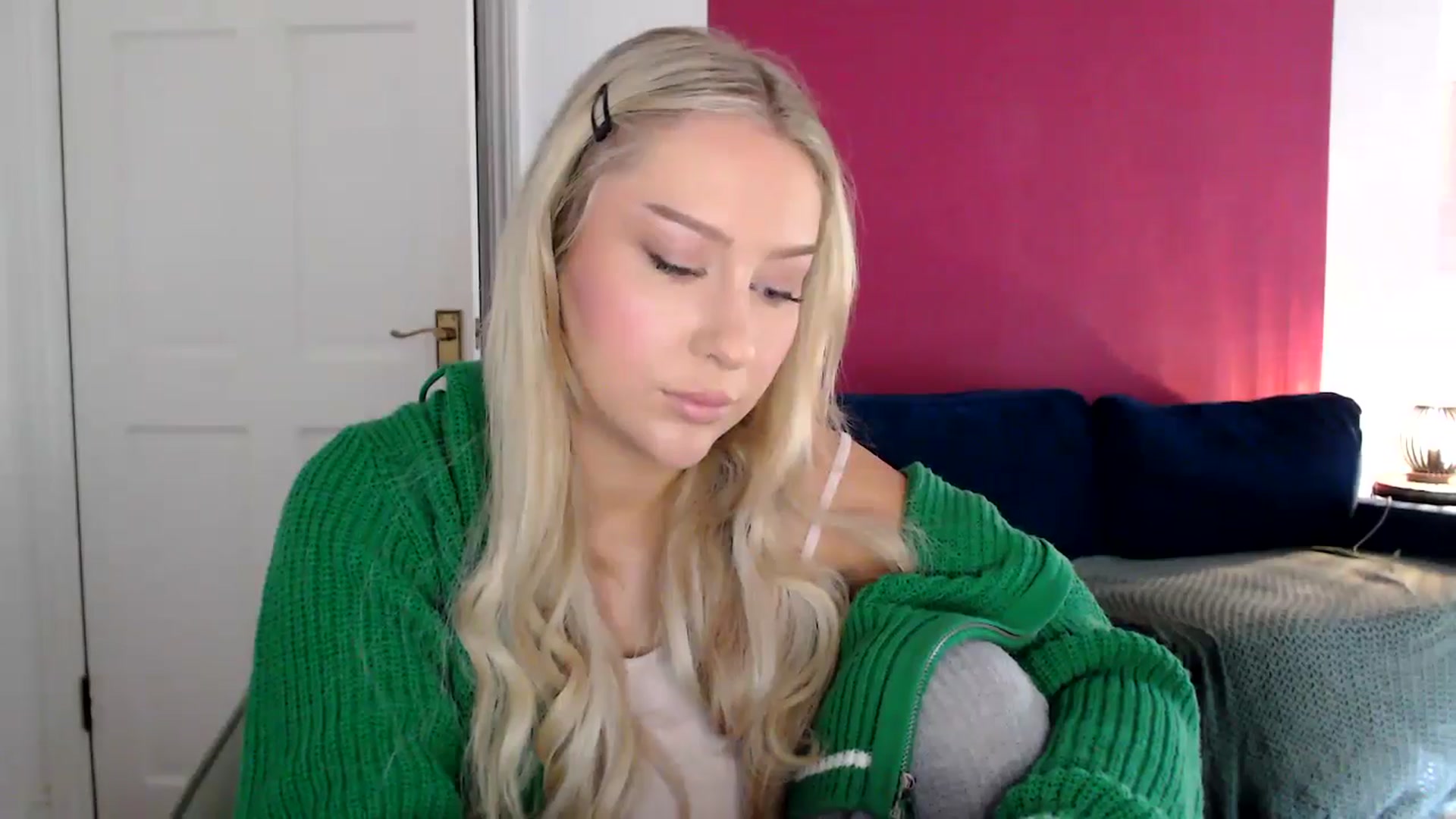 Gallery image thumbnail from PetiteAvax's myfreecams stream on, 06/12/2024, 13:27 image 10 of 20