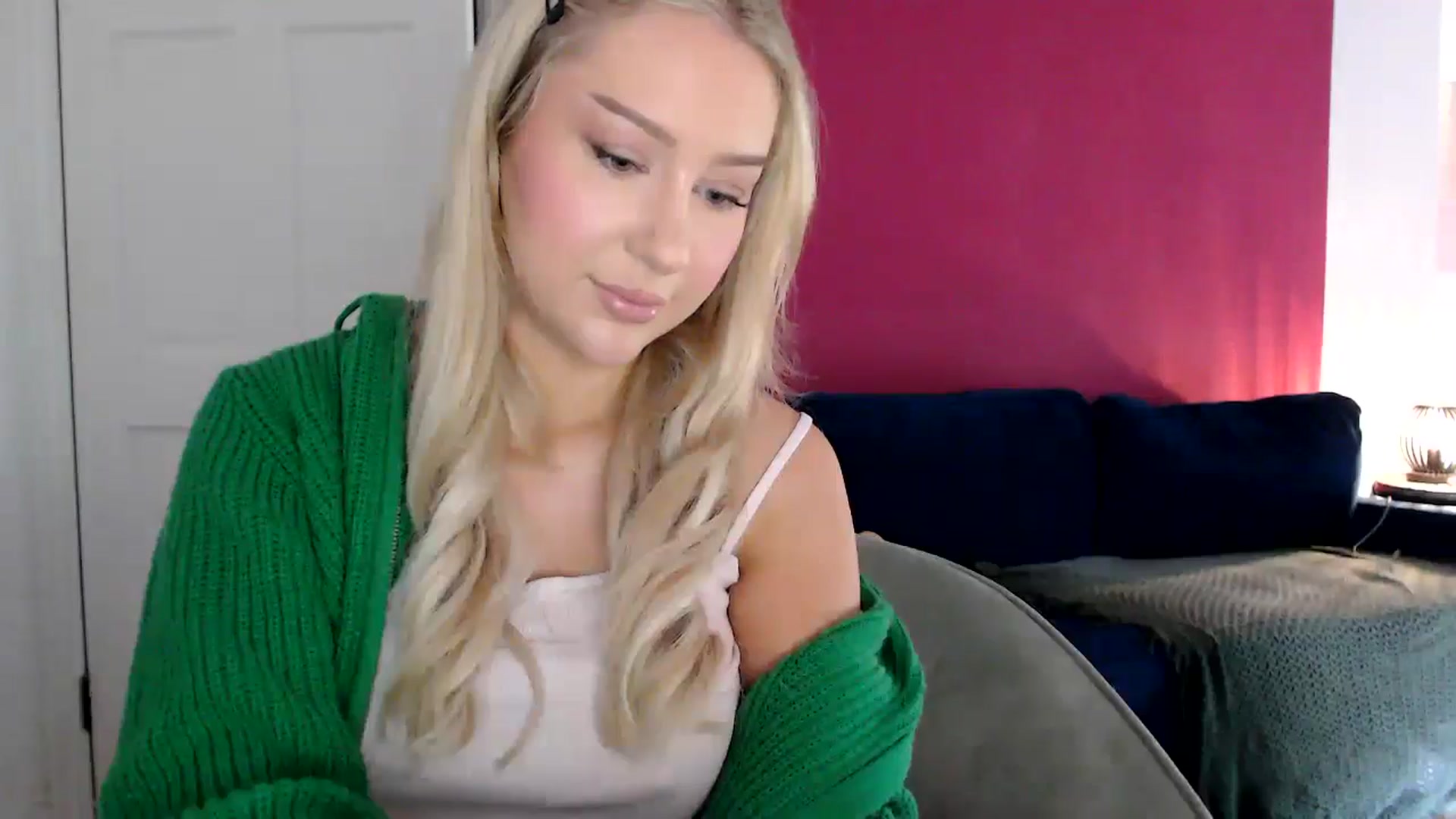 Gallery image thumbnail from PetiteAvax's myfreecams stream on, 06/12/2024, 13:27 image 3 of 20