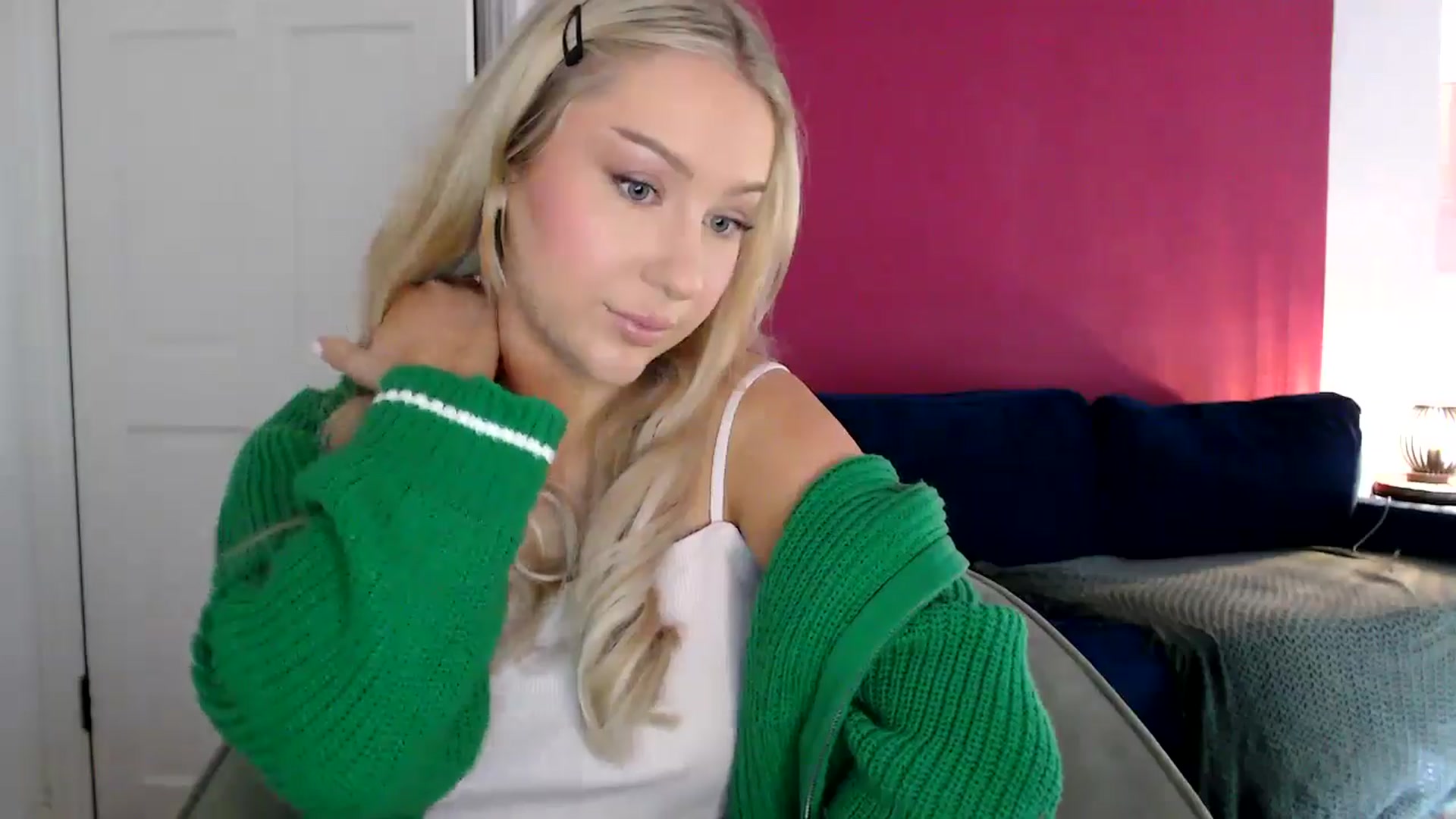 Gallery image thumbnail from PetiteAvax's myfreecams stream on, 06/12/2024, 13:27 image 4 of 20