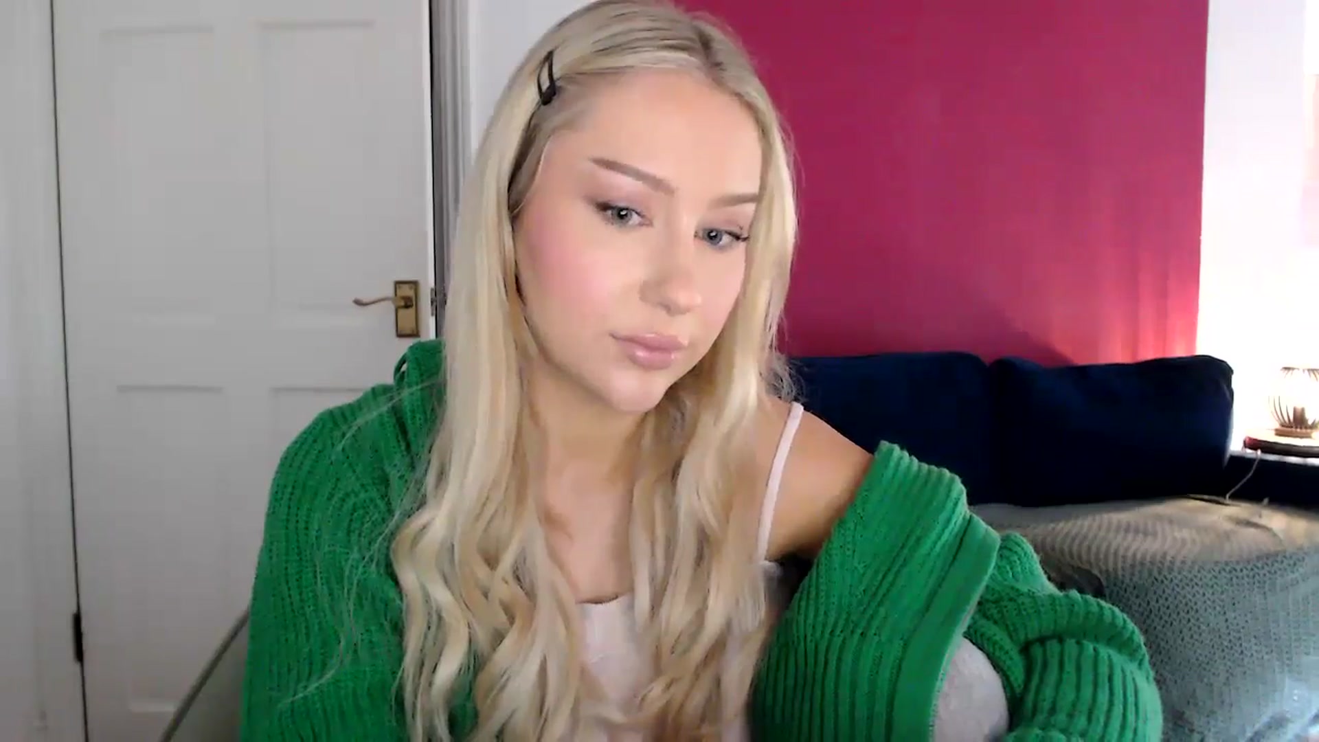 Gallery image thumbnail from PetiteAvax's myfreecams stream on, 06/12/2024, 13:27 image 7 of 20