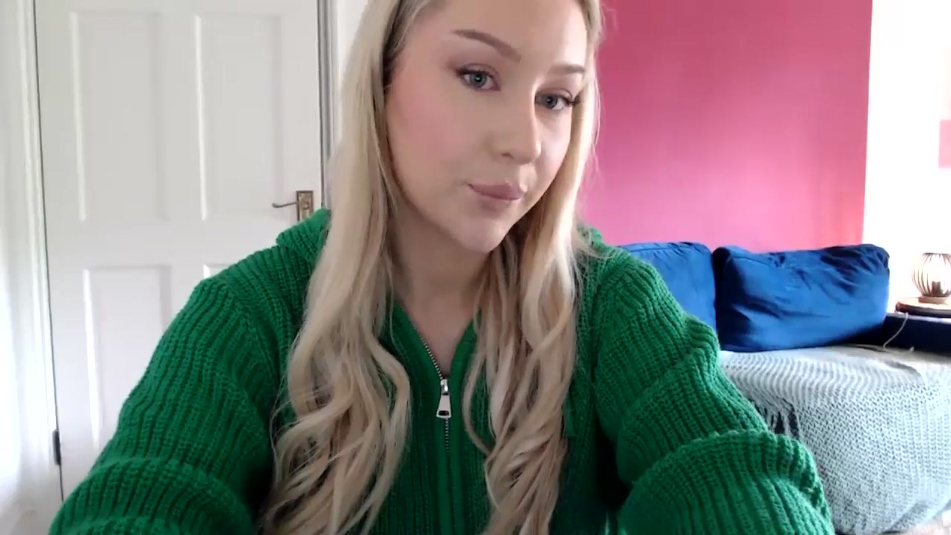 Gallery image thumbnail from PetiteAvax's myfreecams stream on, 06/12/2024, 14:22 image 2 of 20