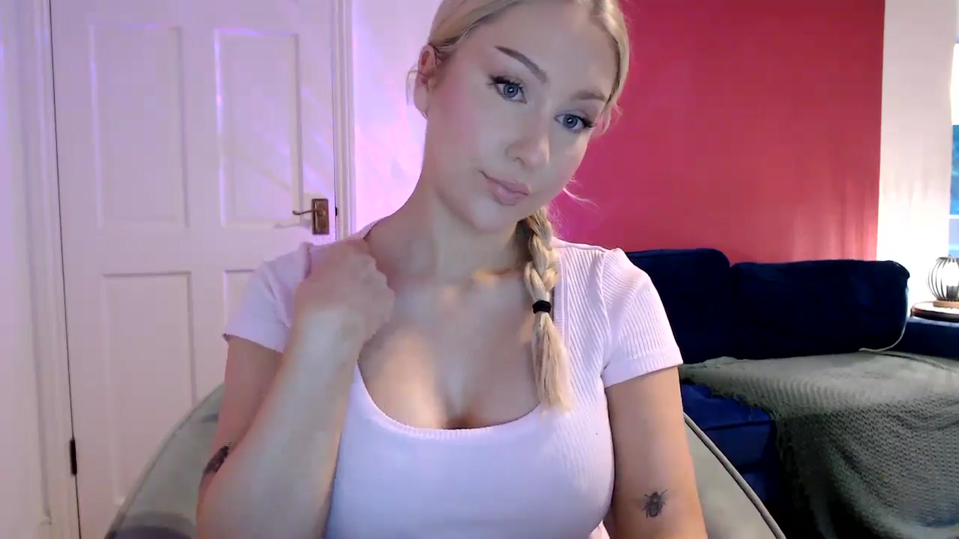 Gallery image thumbnail from PetiteAvax's myfreecams stream on, 06/13/2024, 19:19 image 13 of 20
