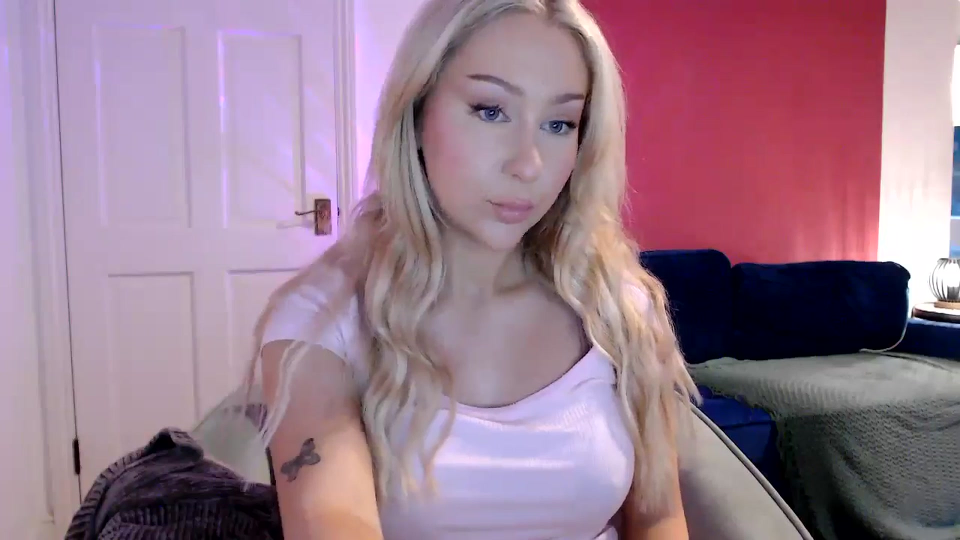Gallery image thumbnail from PetiteAvax's myfreecams stream on, 06/13/2024, 19:44 image 6 of 20