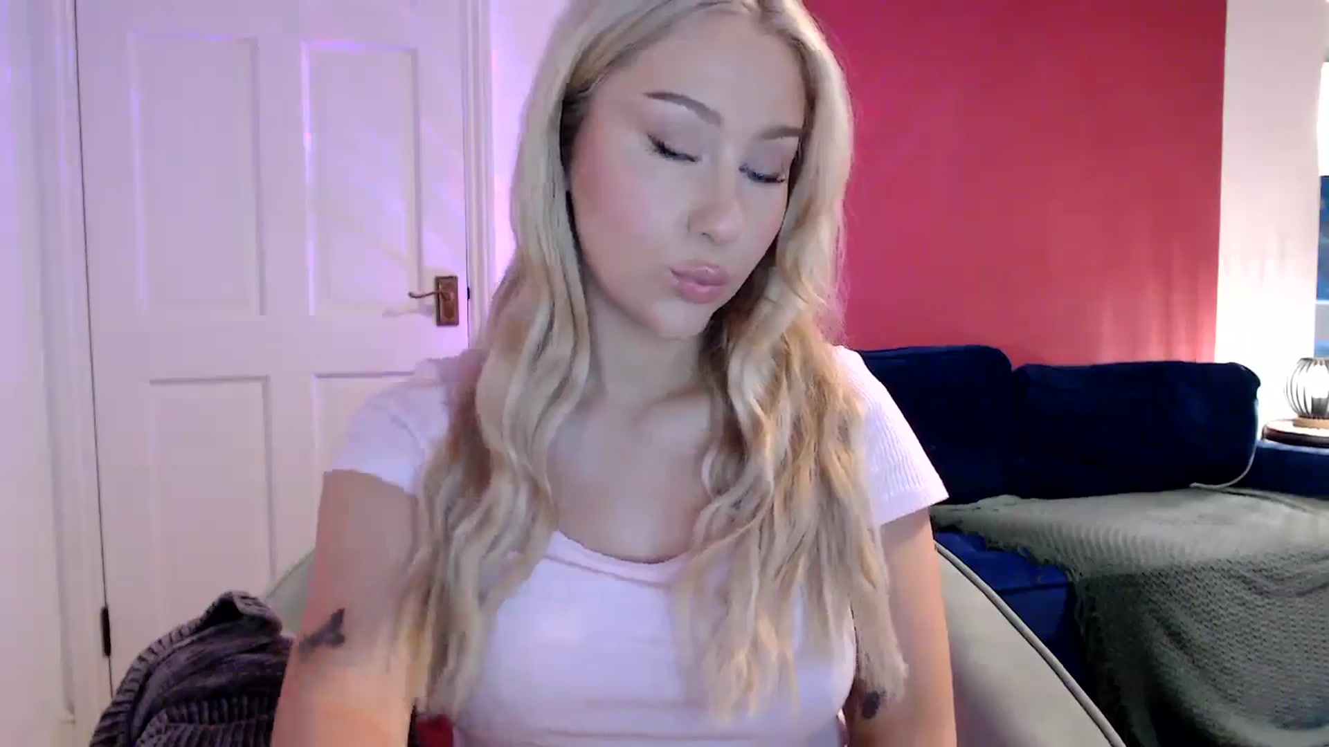 Gallery image thumbnail from PetiteAvax's myfreecams stream on, 06/13/2024, 19:44 image 7 of 20