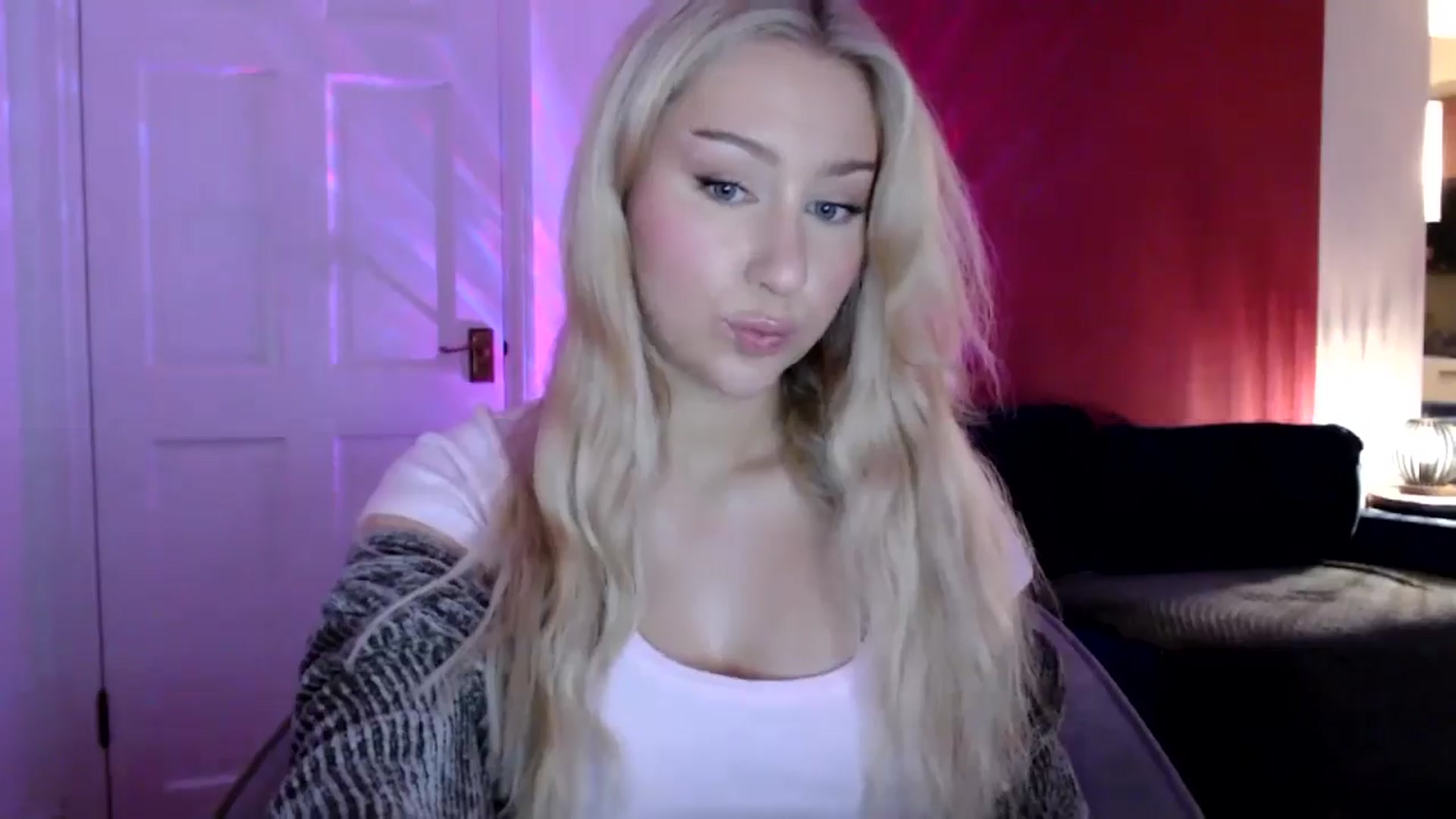 Gallery image thumbnail from PetiteAvax's myfreecams stream on, 06/13/2024, 20:28 image 5 of 20
