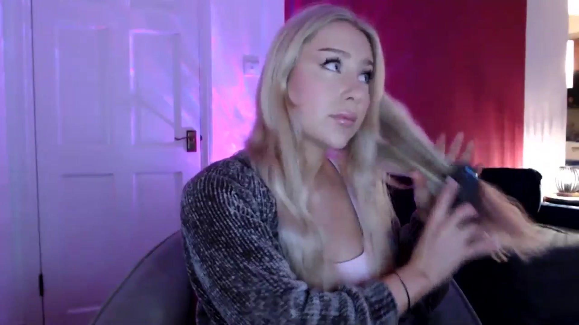 Gallery image thumbnail from PetiteAvax's myfreecams stream on, 06/13/2024, 20:28 image 3 of 20