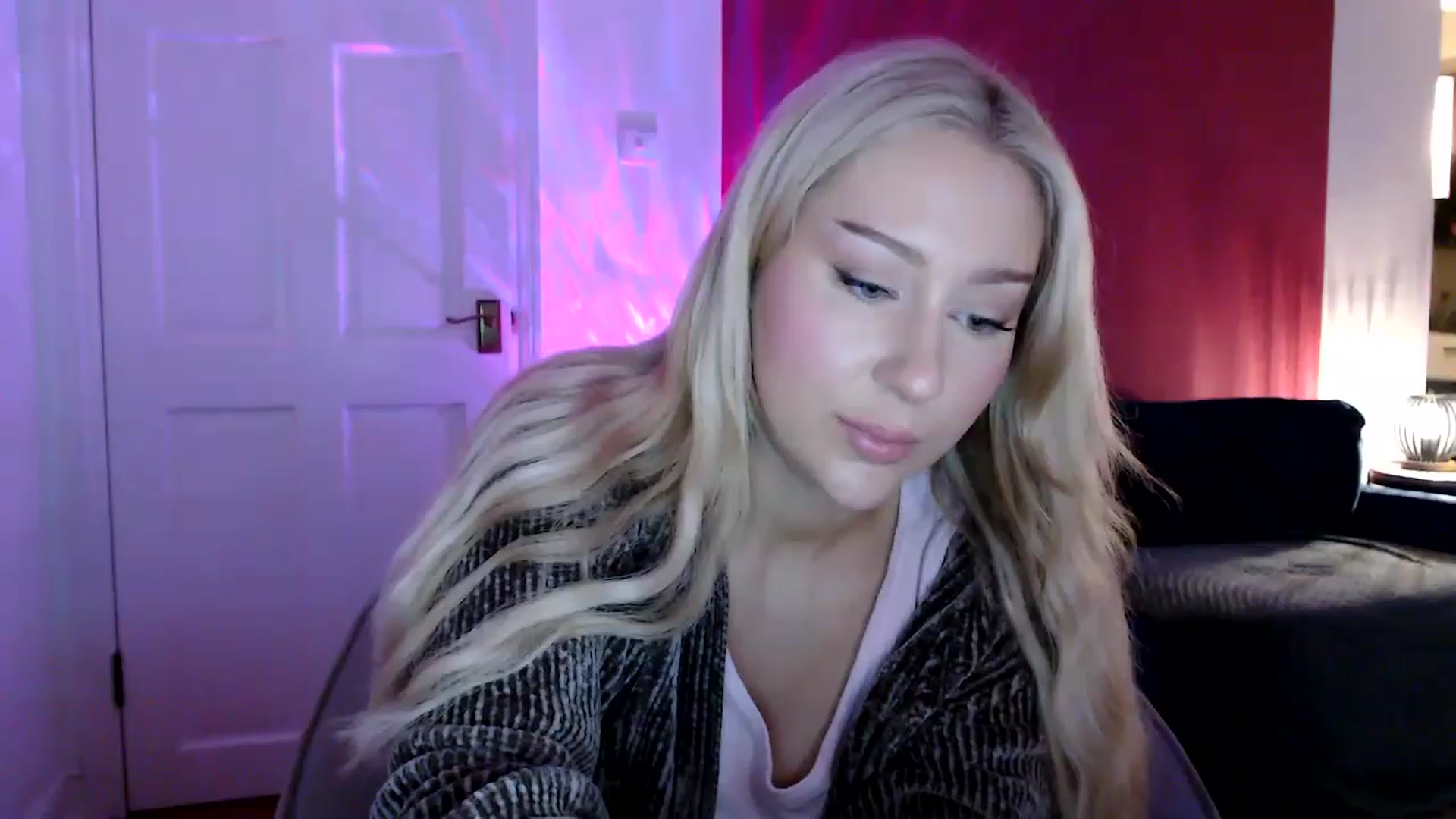 Gallery image thumbnail from PetiteAvax's myfreecams stream on, 06/13/2024, 20:46 image 20 of 20