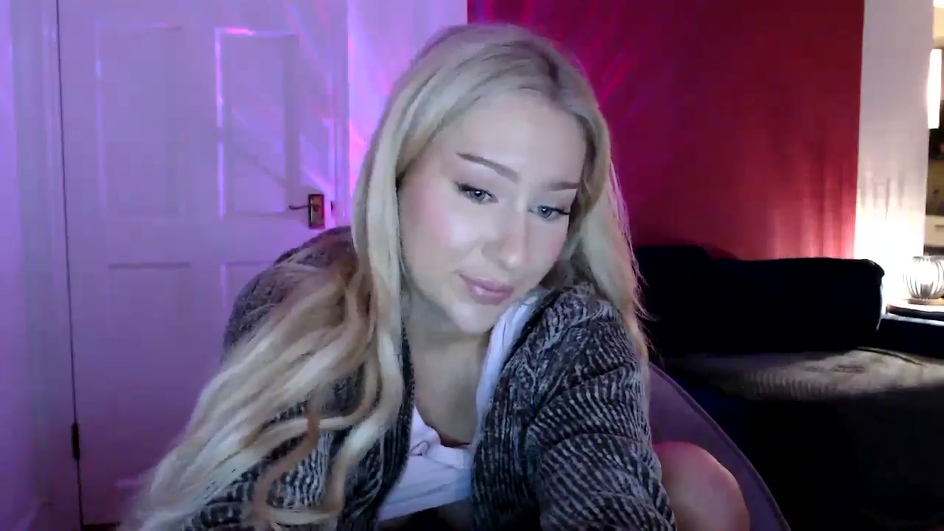 Gallery image thumbnail from PetiteAvax's myfreecams stream on, 06/13/2024, 20:46 image 11 of 20