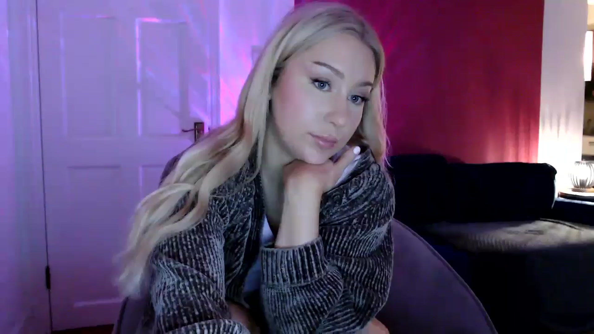 Gallery image thumbnail from PetiteAvax's myfreecams stream on, 06/13/2024, 20:46 image 4 of 20