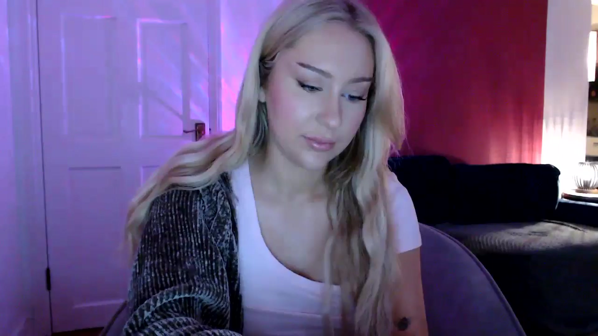 Gallery image thumbnail from PetiteAvax's myfreecams stream on, 06/13/2024, 20:46 image 2 of 20