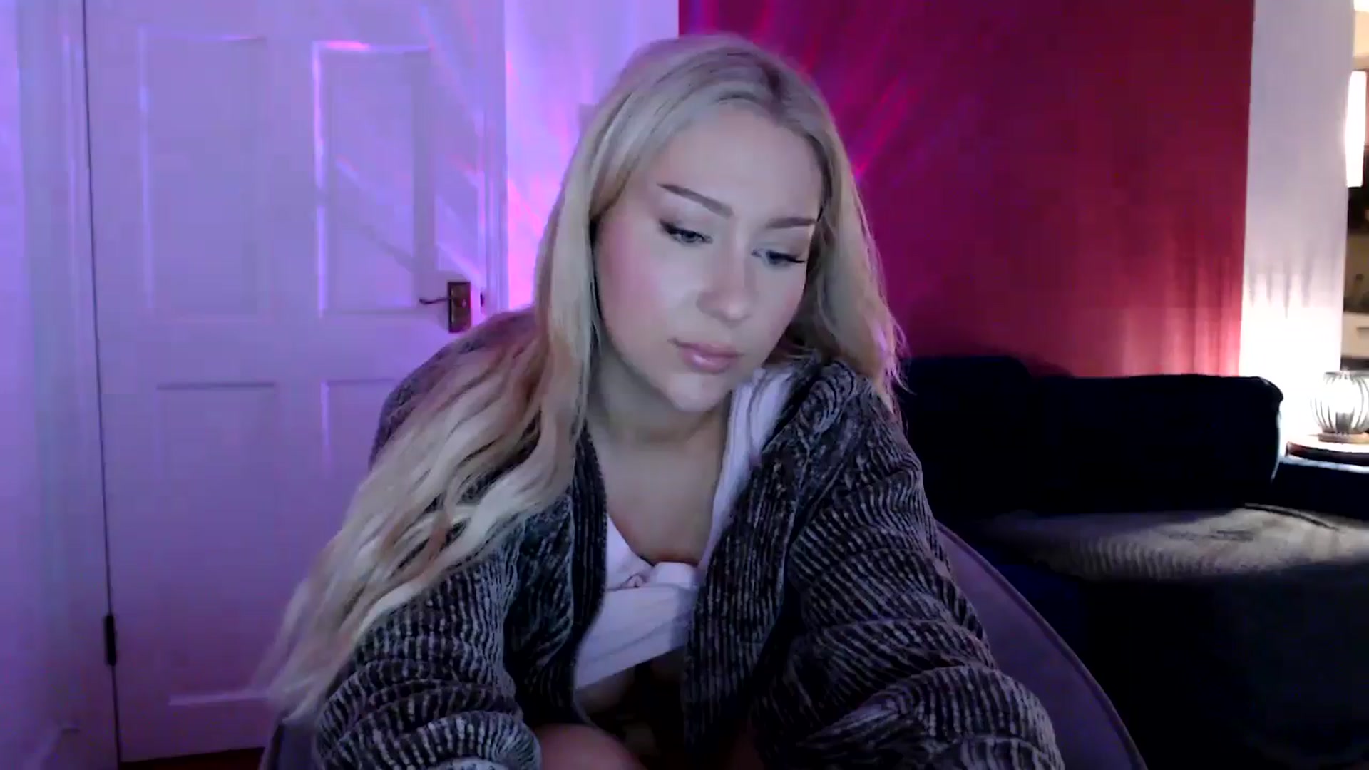 Gallery image thumbnail from PetiteAvax's myfreecams stream on, 06/13/2024, 20:46 image 8 of 20