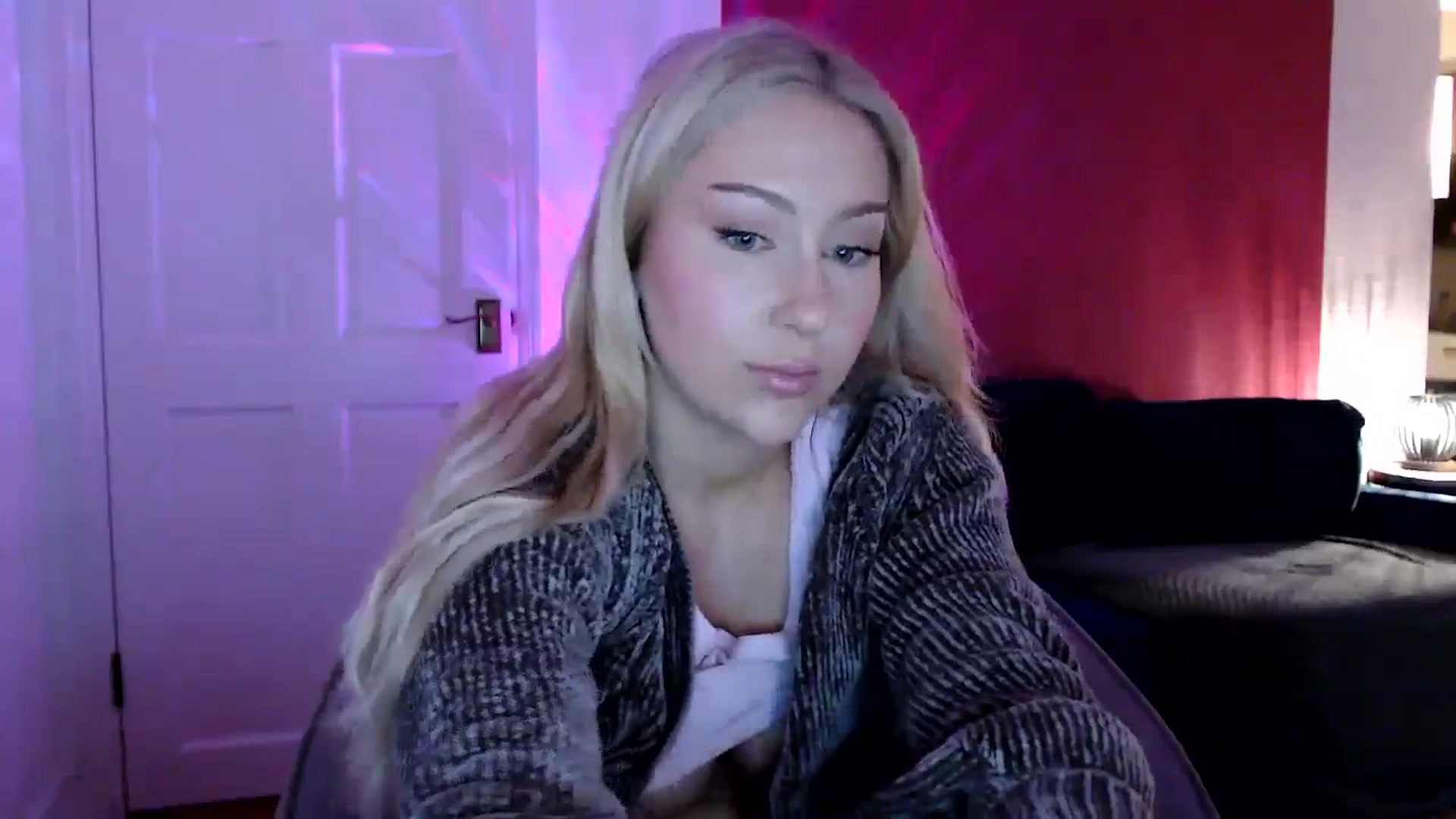 Gallery image thumbnail from PetiteAvax's myfreecams stream on, 06/13/2024, 20:46 image 12 of 20