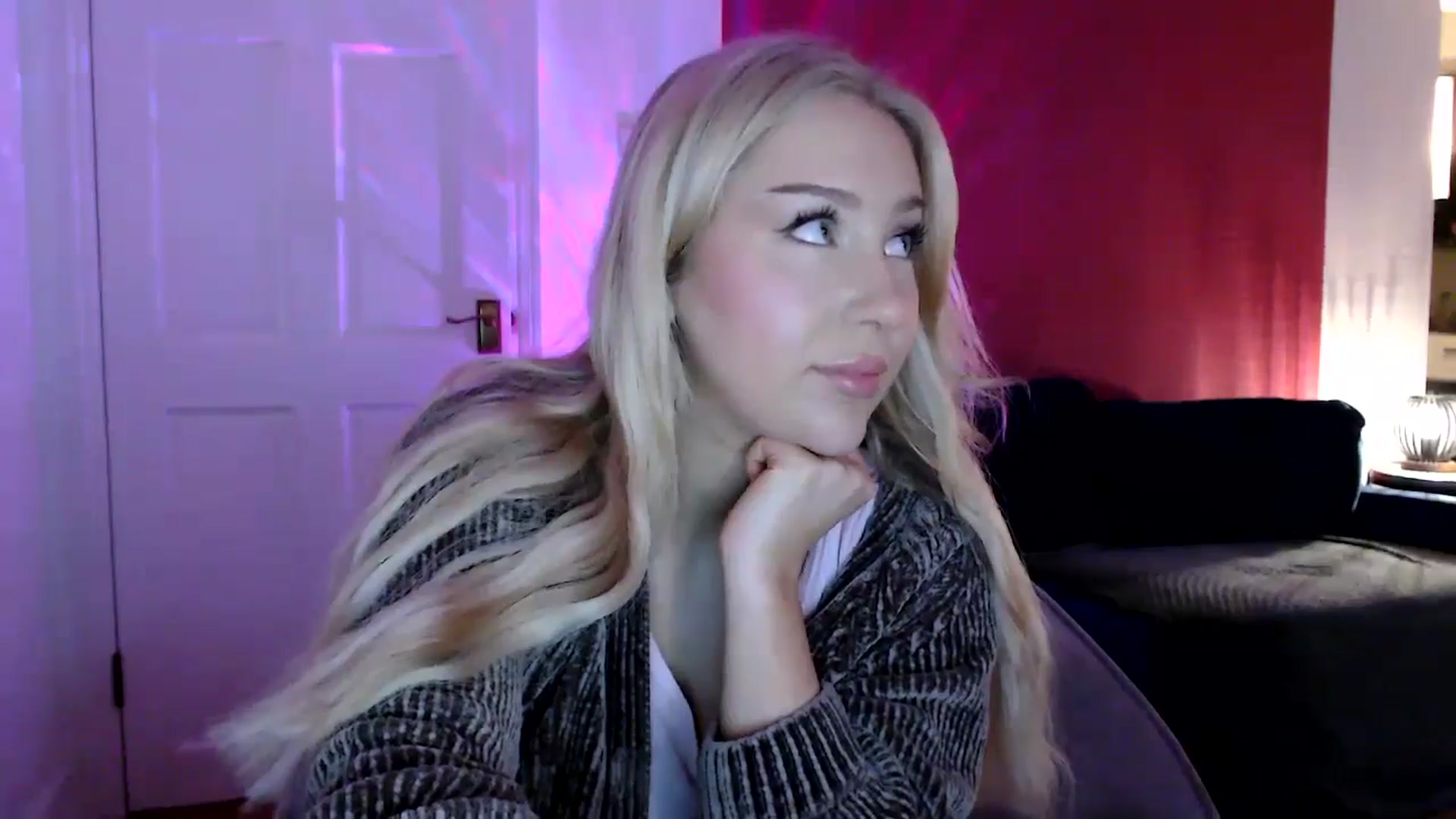 Gallery image thumbnail from PetiteAvax's myfreecams stream on, 06/13/2024, 20:46 image 17 of 20