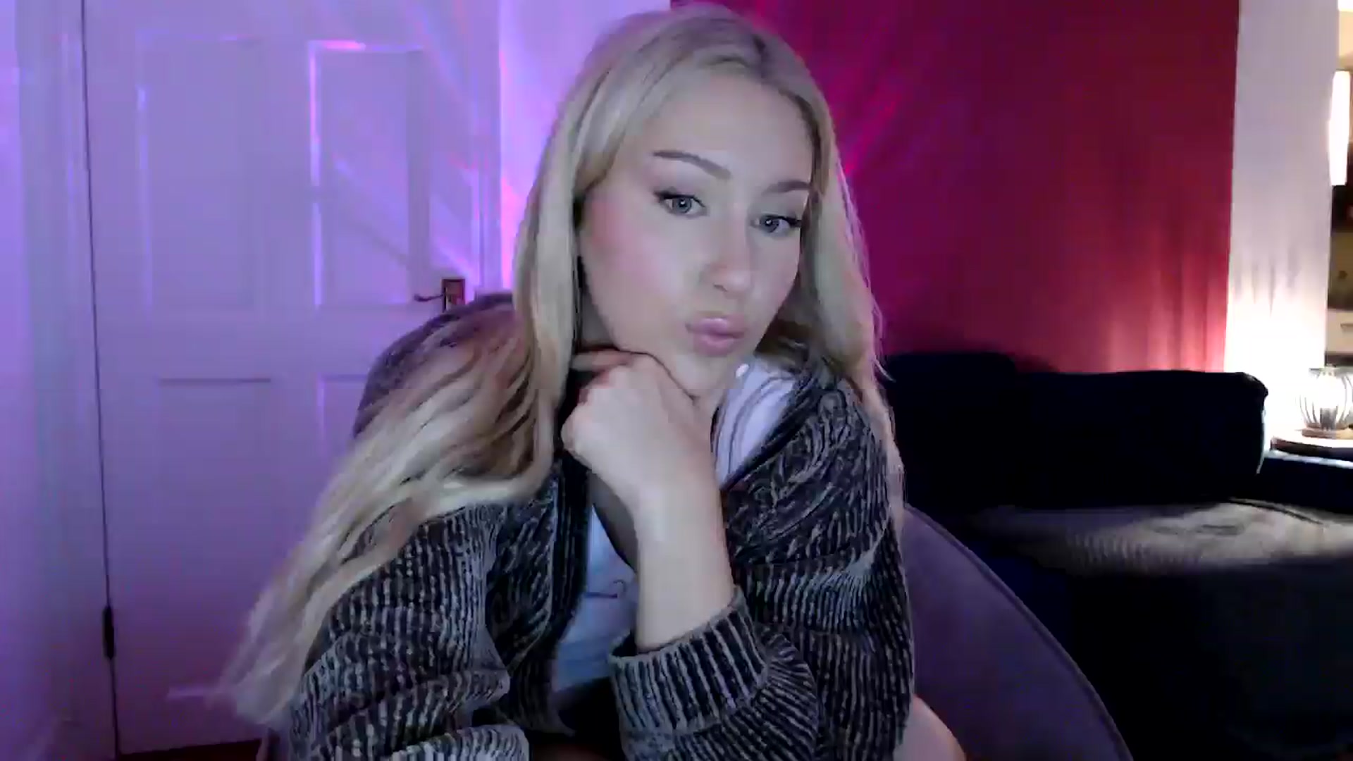 Gallery image thumbnail from PetiteAvax's myfreecams stream on, 06/13/2024, 20:46 image 6 of 20