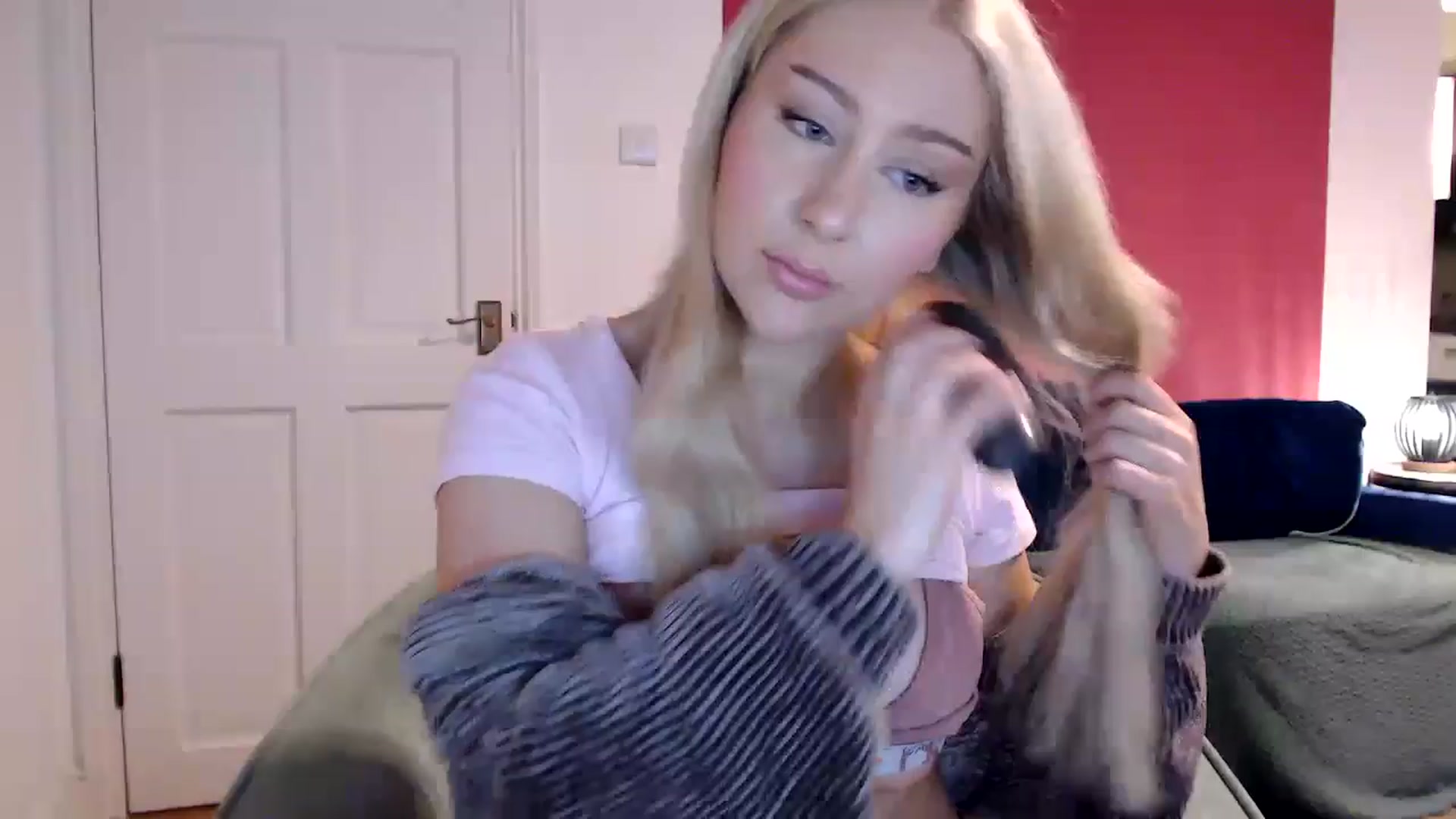 Gallery image thumbnail from PetiteAvax's myfreecams stream on, 06/13/2024, 21:27 image 1 of 20