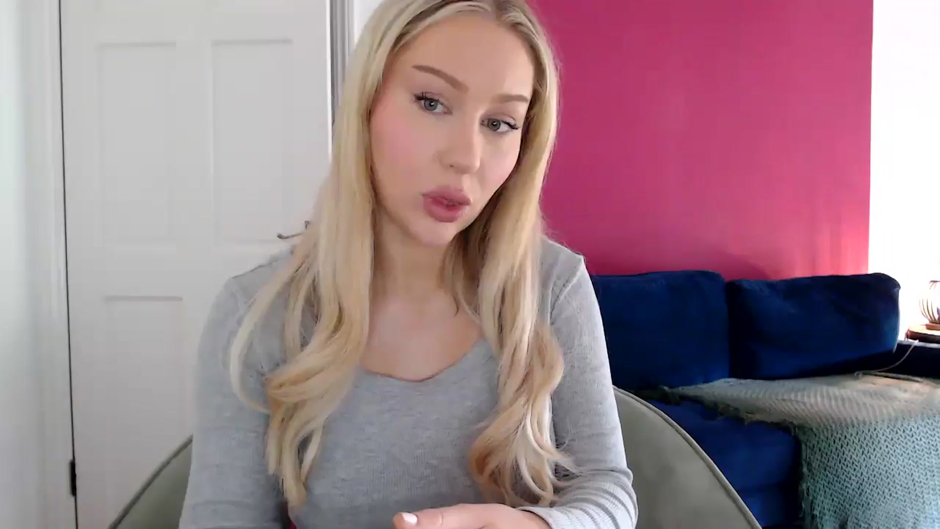 Gallery image thumbnail from PetiteAvax's myfreecams stream on, 06/15/2024, 11:48 image 4 of 20