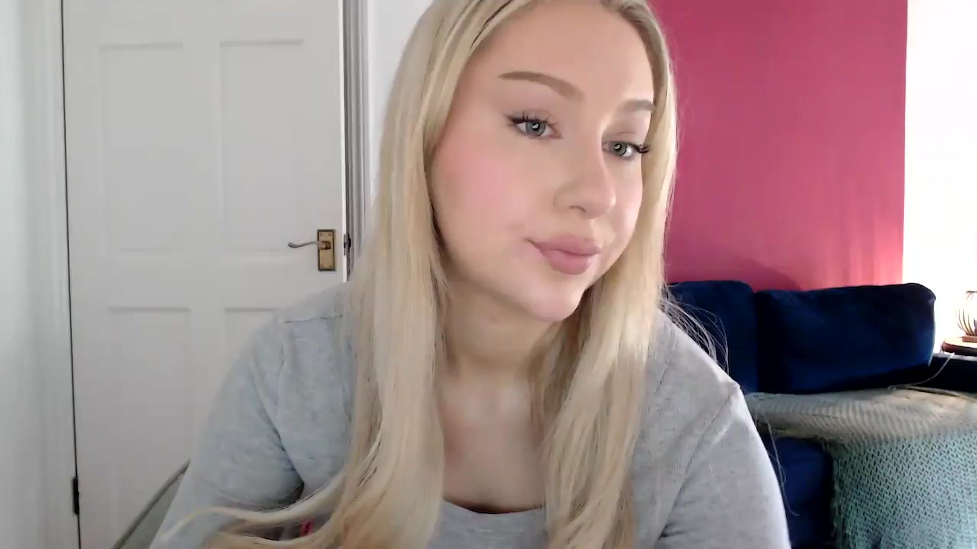Gallery image thumbnail from PetiteAvax's myfreecams stream on, 06/15/2024, 11:48 image 6 of 20