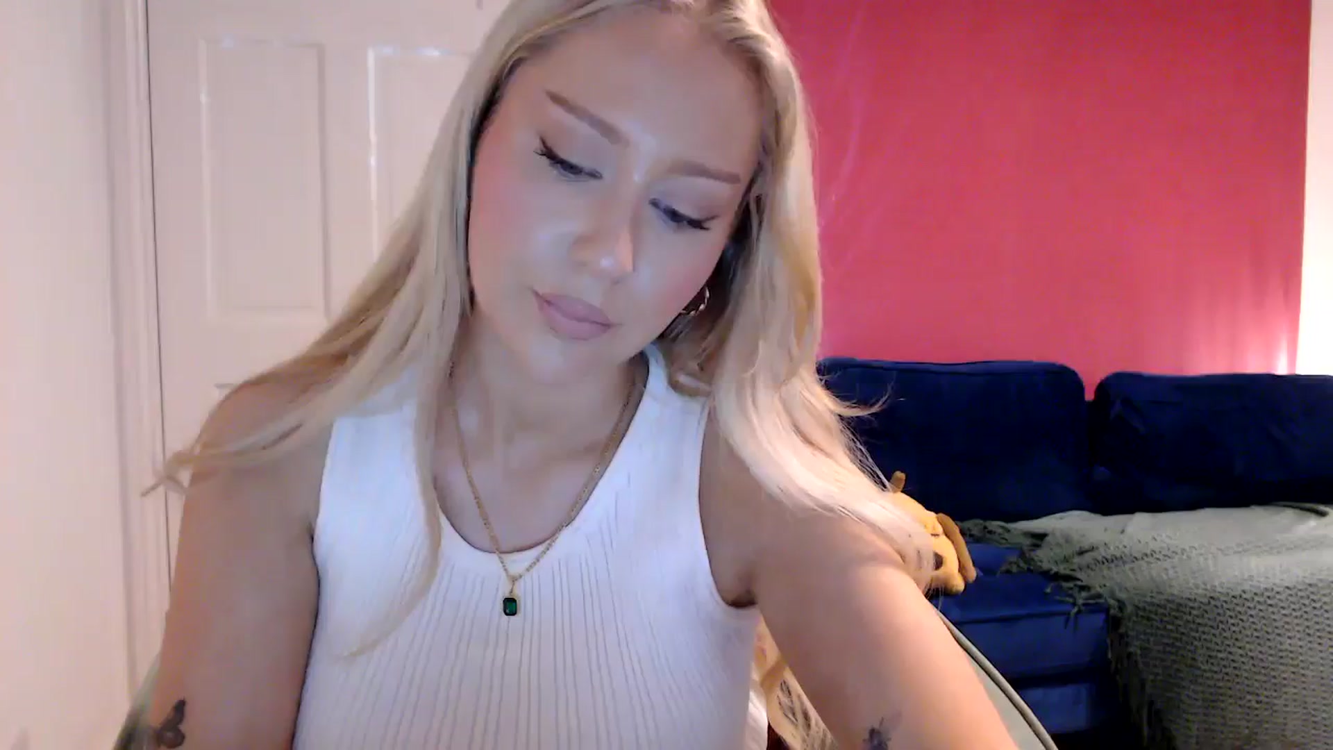 Gallery image thumbnail from PetiteAvax's myfreecams stream on, 06/16/2024, 20:42 image 15 of 20