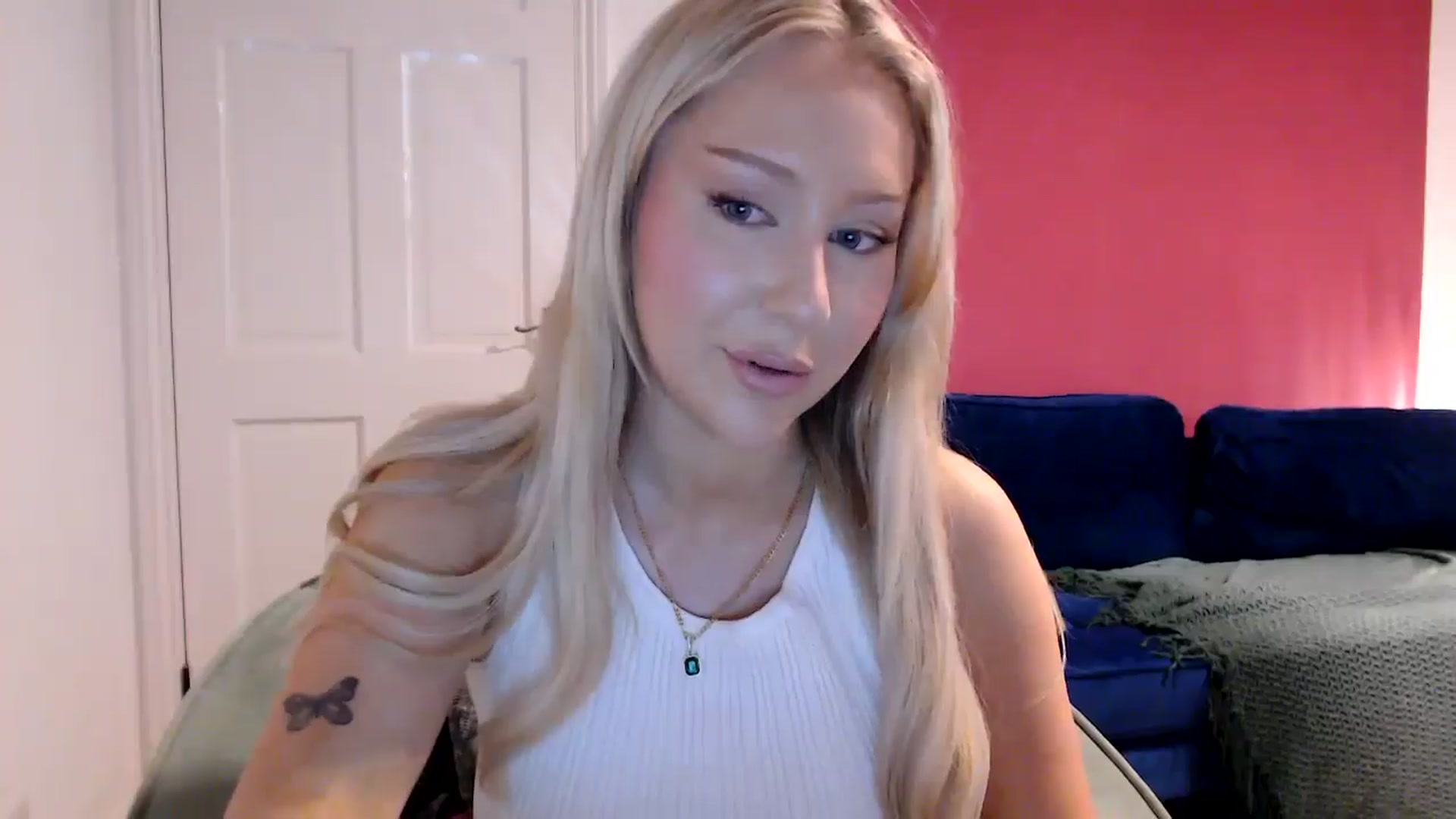 Gallery image thumbnail from PetiteAvax's myfreecams stream on, 06/16/2024, 20:42 image 8 of 20