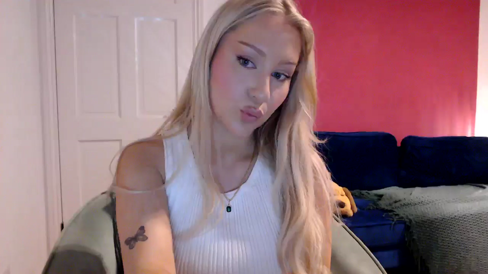 Gallery image thumbnail from PetiteAvax's myfreecams stream on, 06/16/2024, 20:42 image 14 of 20