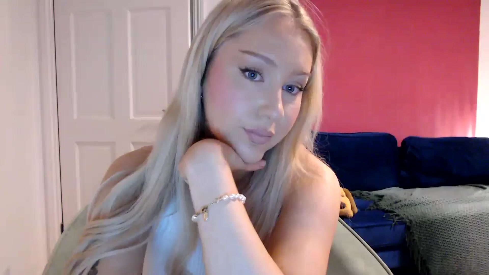 Gallery image thumbnail from PetiteAvax's myfreecams stream on, 06/16/2024, 20:42 image 5 of 20