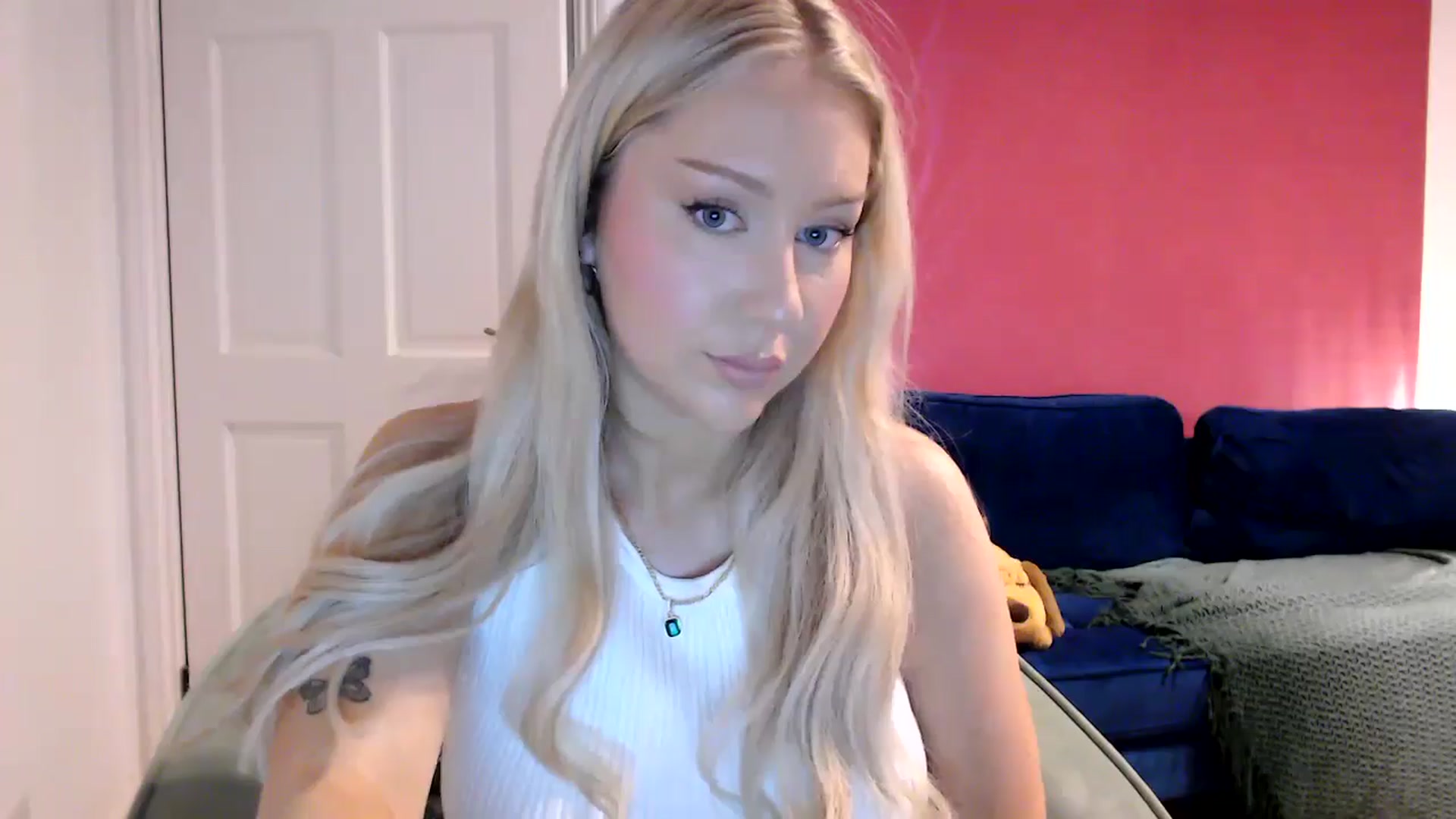 Gallery image thumbnail from PetiteAvax's myfreecams stream on, 06/16/2024, 20:42 image 4 of 20