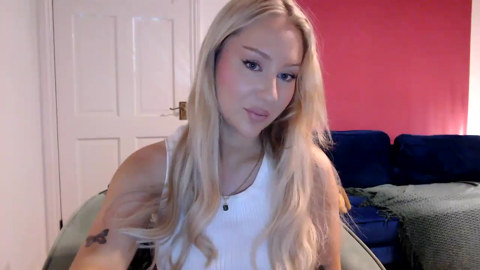 Gallery image thumbnail from PetiteAvax's myfreecams stream on, 06/16/2024, 20:42 image 7 of 20