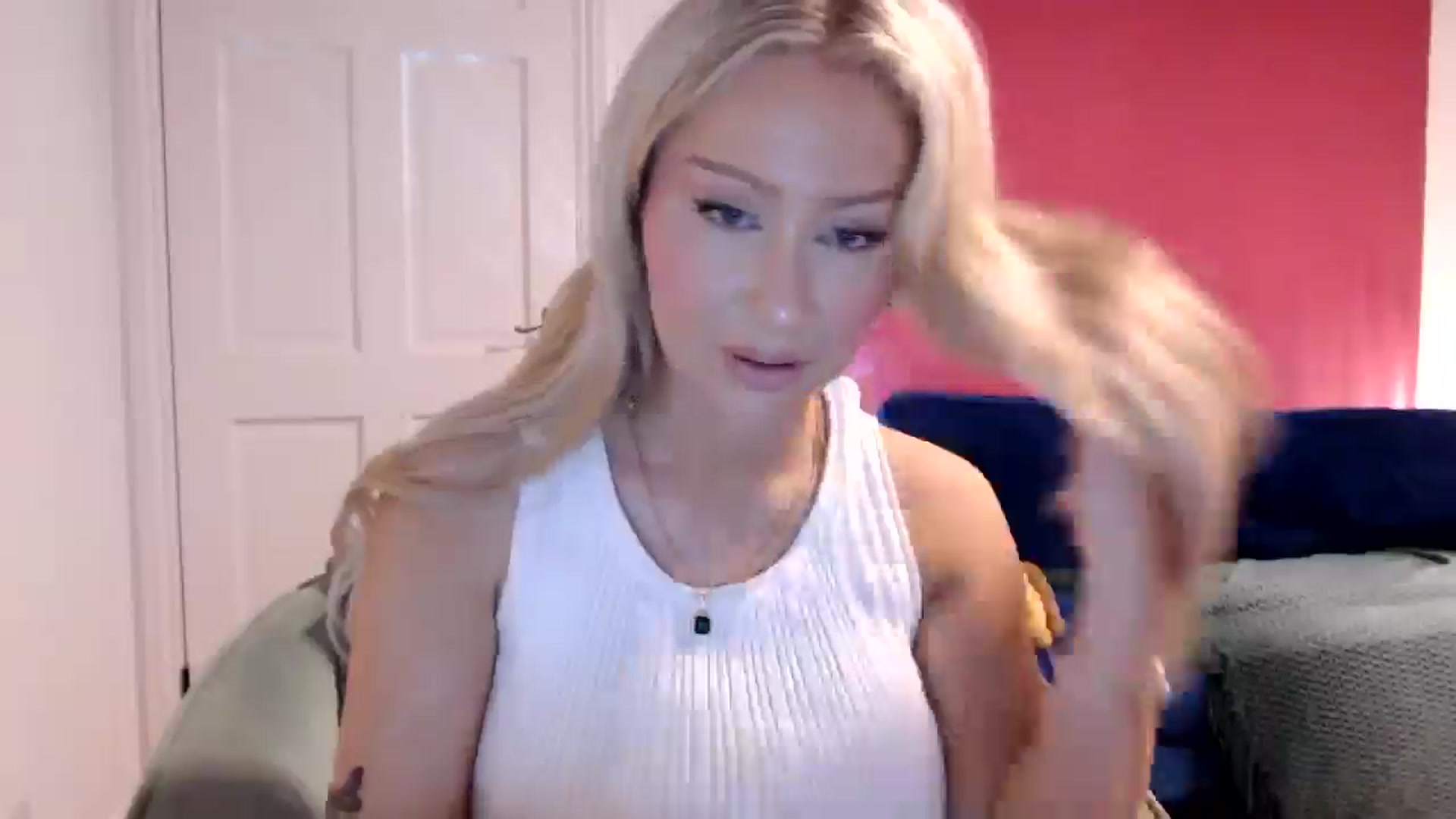 Gallery image thumbnail from PetiteAvax's myfreecams stream on, 06/16/2024, 20:42 image 9 of 20