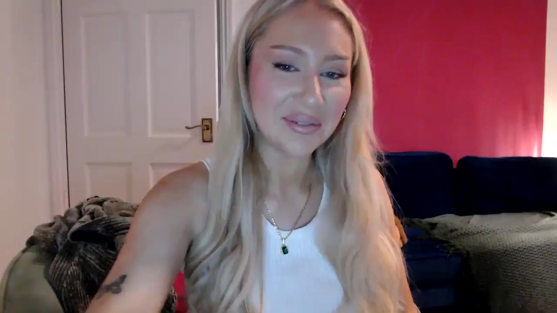 Gallery image thumbnail from PetiteAvax's myfreecams stream on, 06/16/2024, 20:42 image 1 of 20