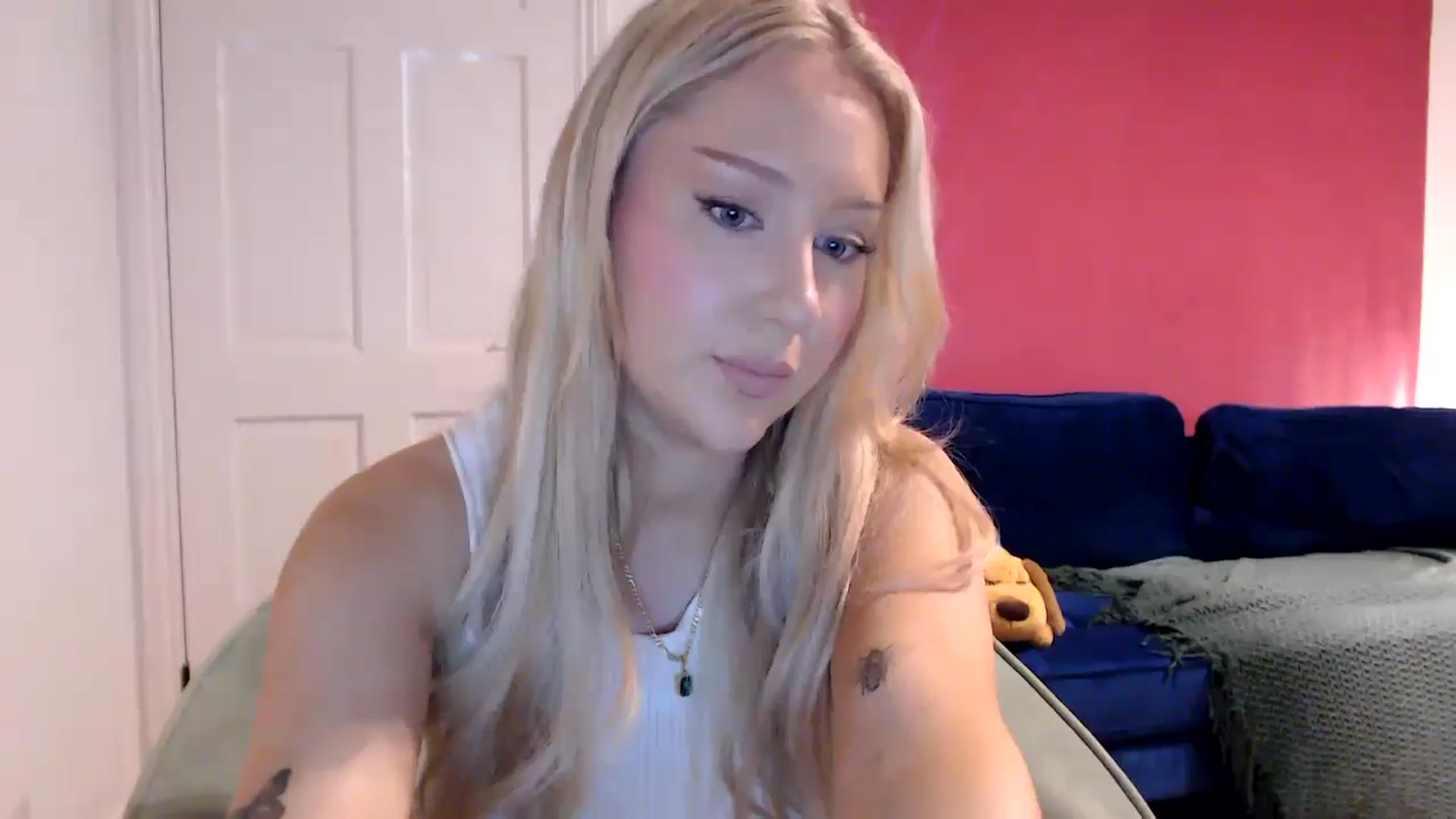 Gallery image thumbnail from PetiteAvax's myfreecams stream on, 06/16/2024, 20:42 image 17 of 20