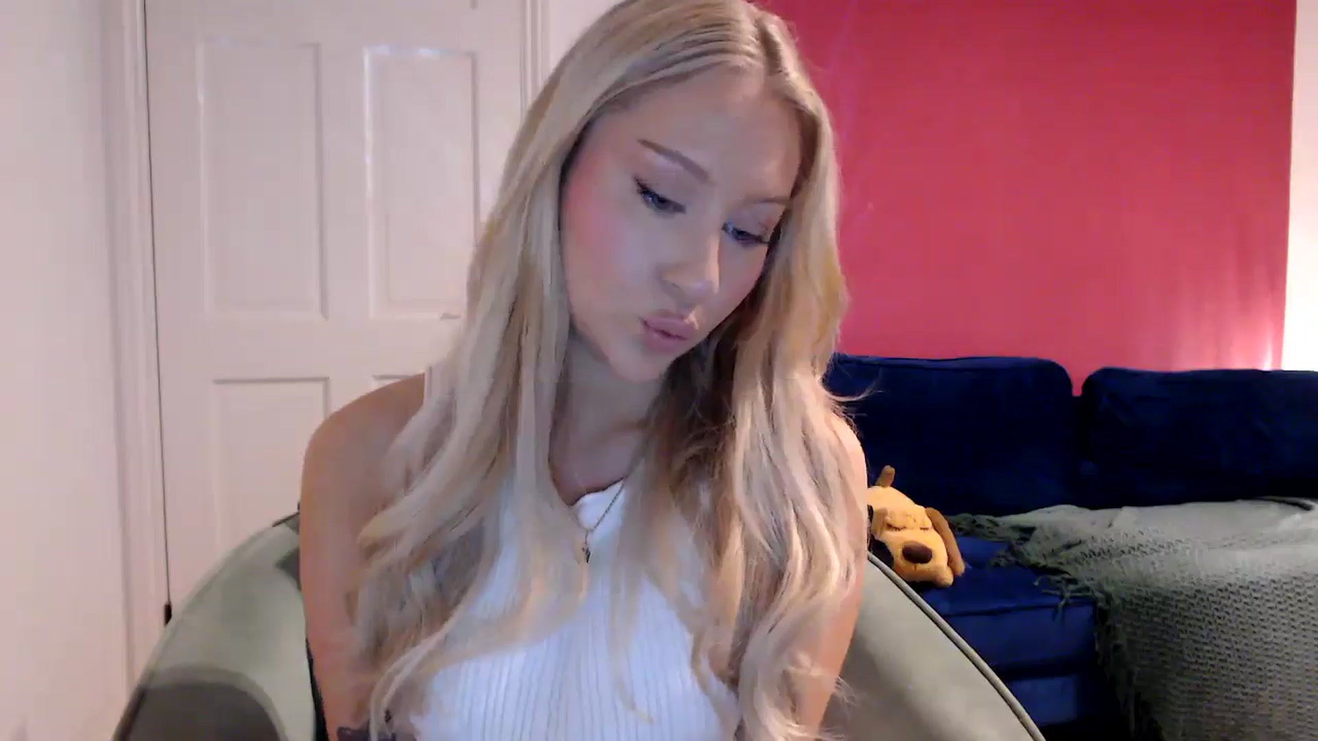 Gallery image thumbnail from PetiteAvax's myfreecams stream on, 06/16/2024, 20:42 image 16 of 20