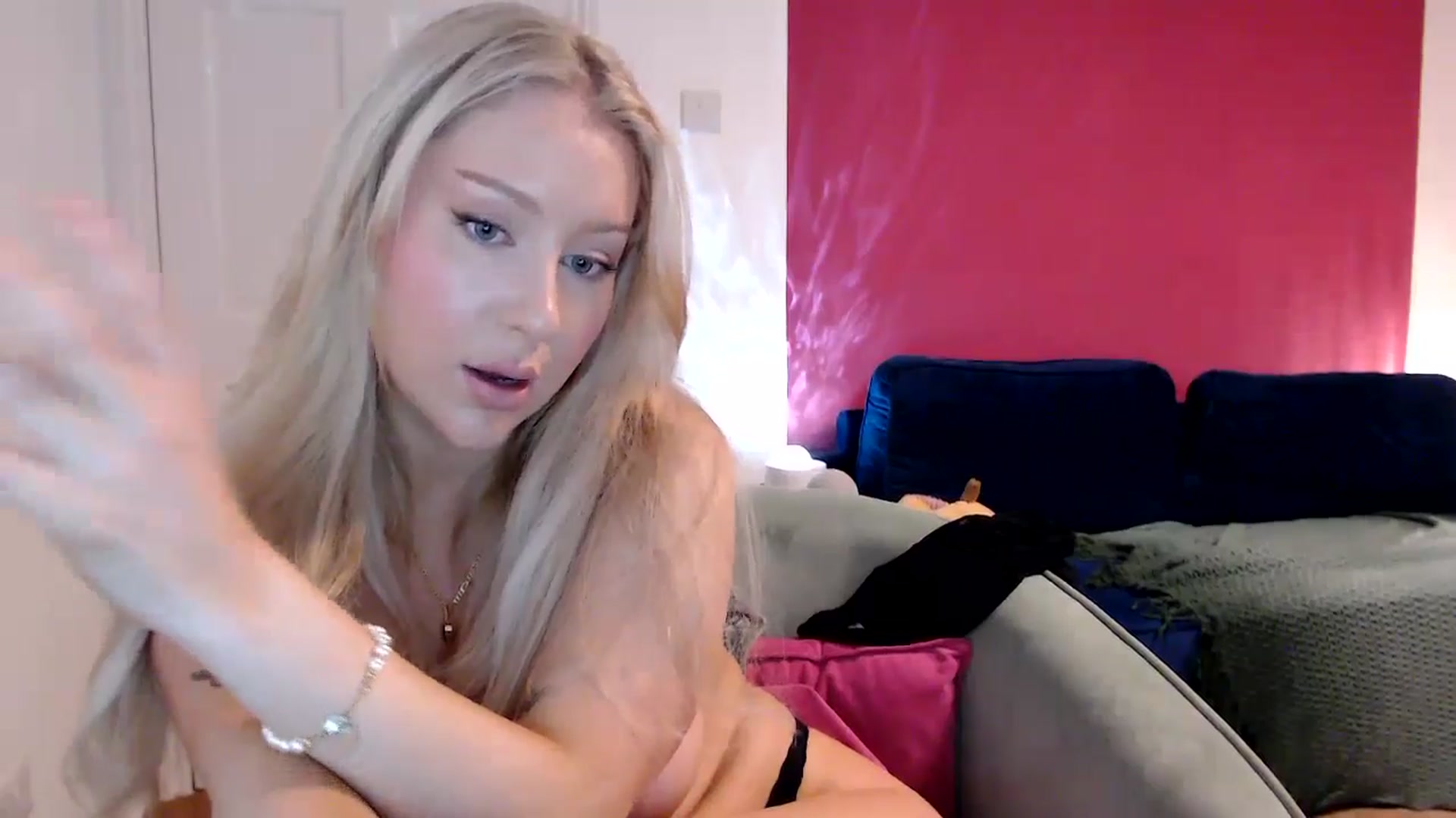 Gallery image thumbnail from PetiteAvax's myfreecams stream on, 06/16/2024, 22:46 image 10 of 20